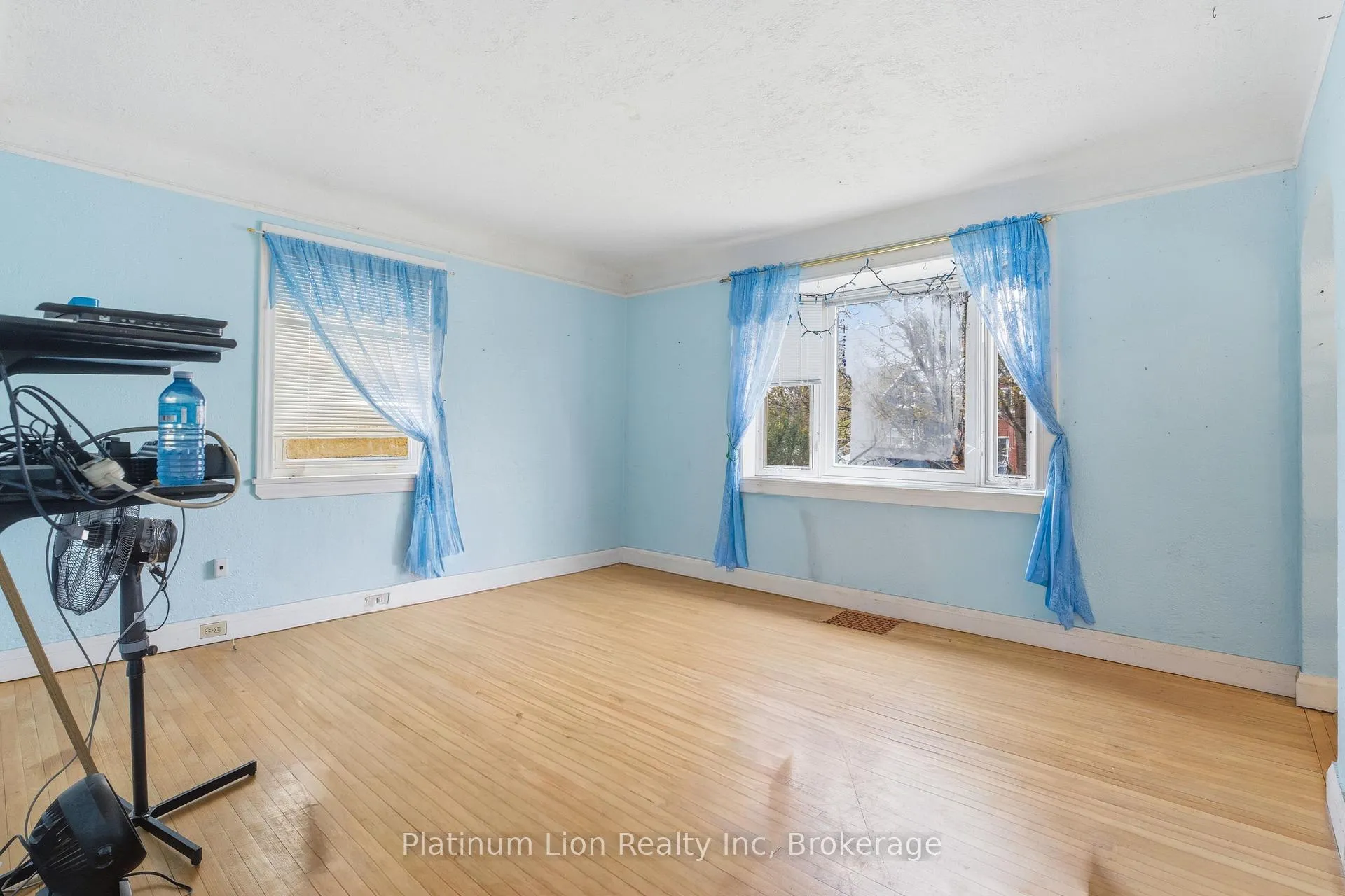 Photo 8 of 609 Guelph Street, Kitchener — HOMEH