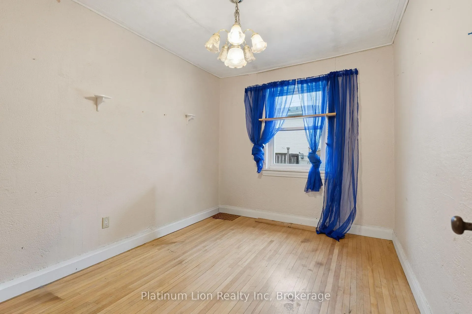 Photo 10 of 609 Guelph Street, Kitchener — HOMEH