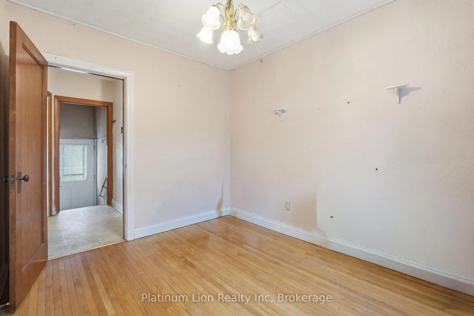 Photo 11 of 609 Guelph Street, Kitchener — HOMEH