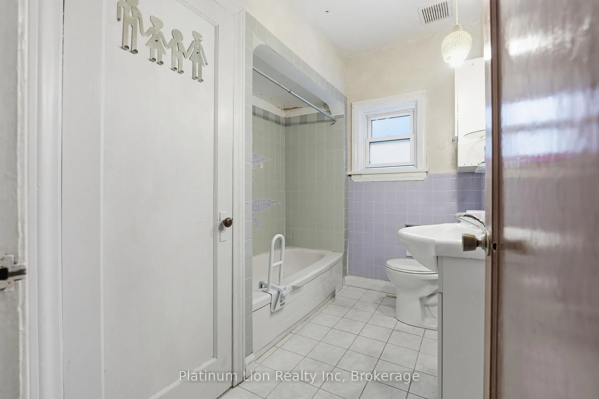 Photo 12 of 609 Guelph Street, Kitchener — HOMEH