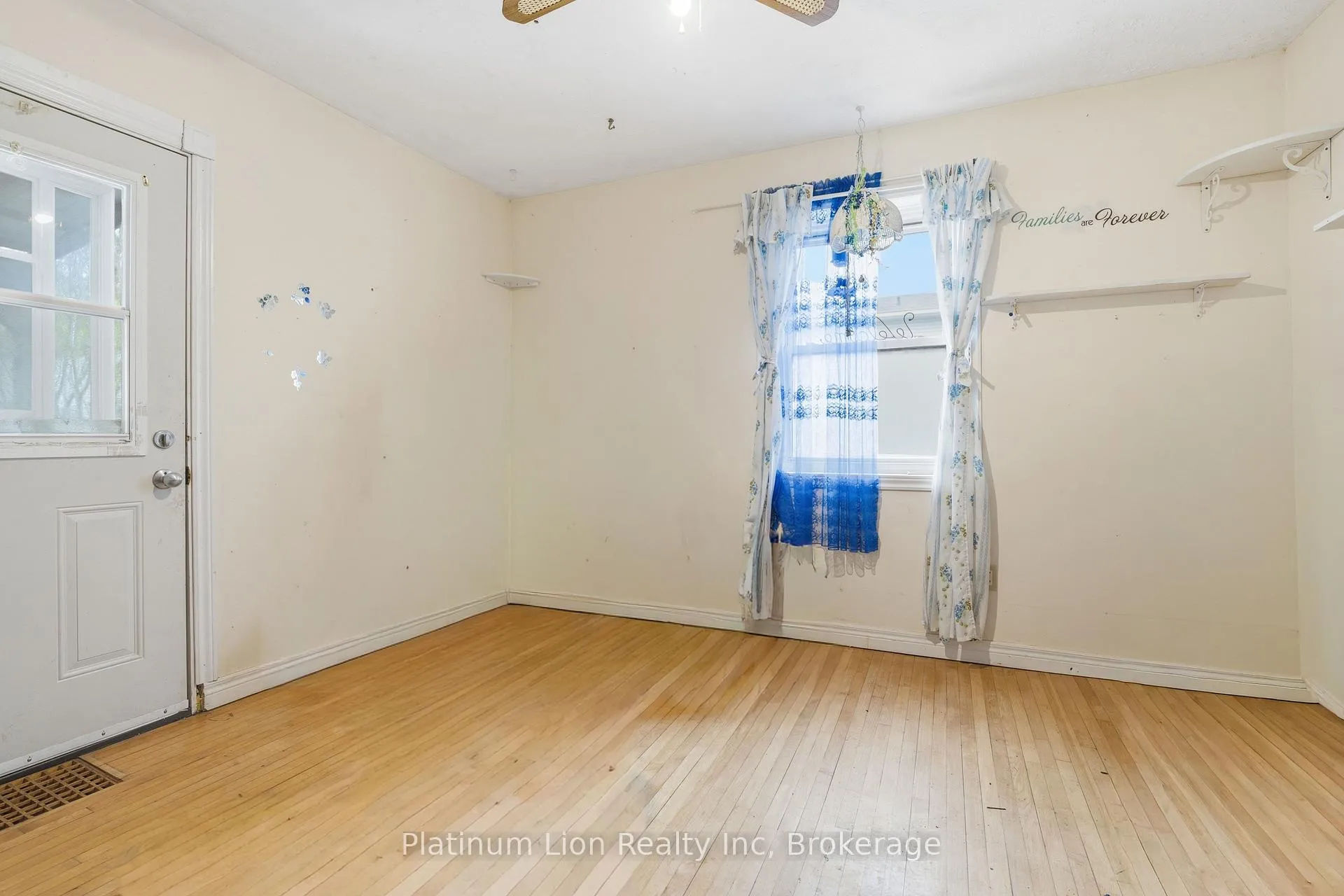 Photo 15 of 609 Guelph Street, Kitchener — HOMEH