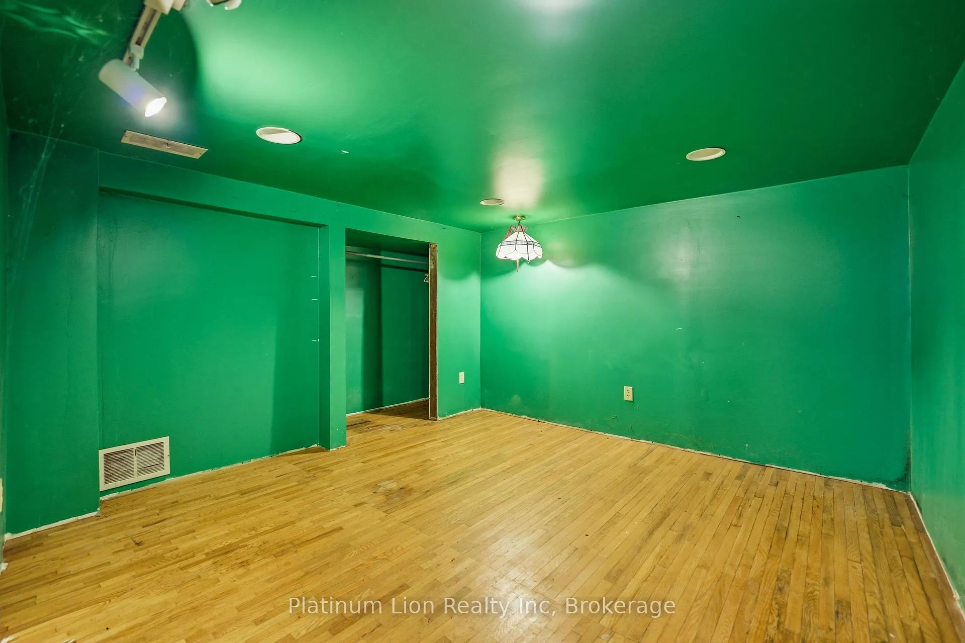 Photo 23 of 609 Guelph Street, Kitchener — HOMEH