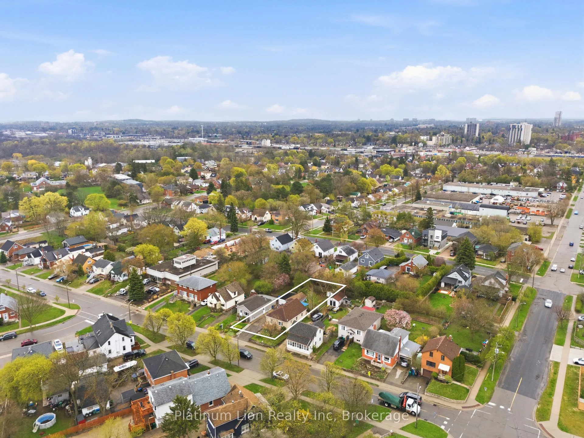 Photo 32 of 609 Guelph Street, Kitchener — HOMEH