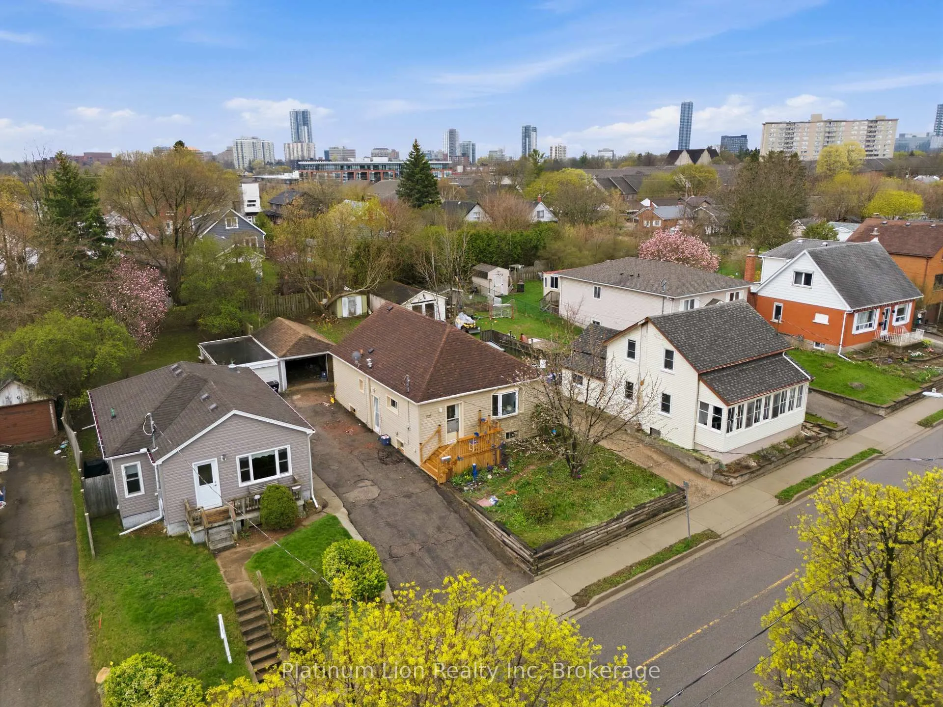 Photo 36 of 609 Guelph Street, Kitchener — HOMEH