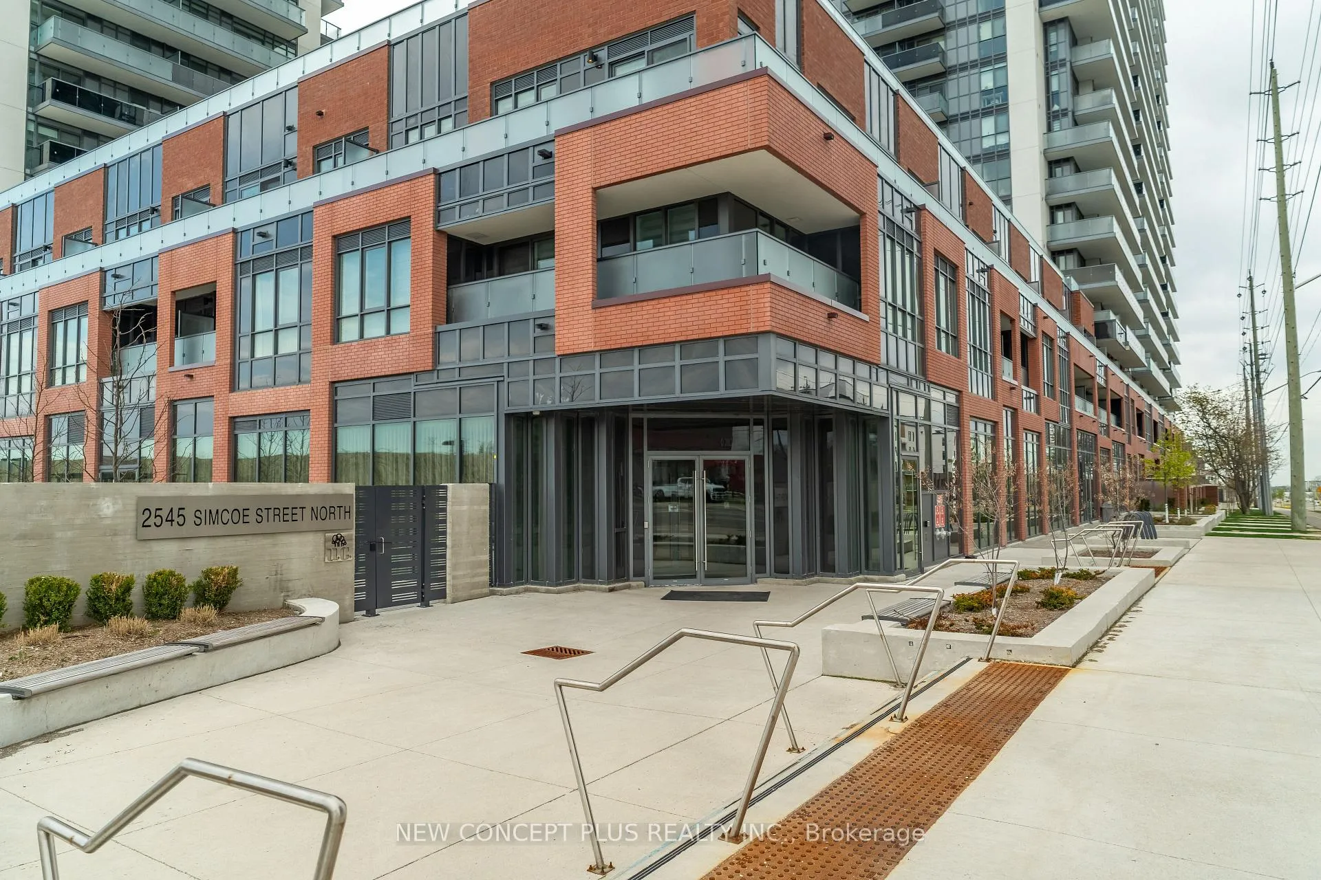 Photo 4 of Unit 835, 2545 Simcoe Street N, Oshawa, Windfields — HOMEH