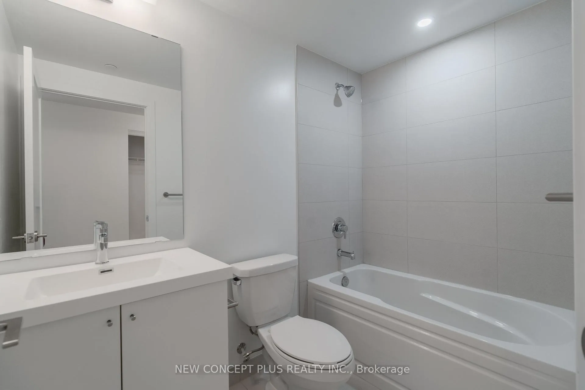 Photo 9 of Unit 835, 2545 Simcoe Street N, Oshawa, Windfields — HOMEH