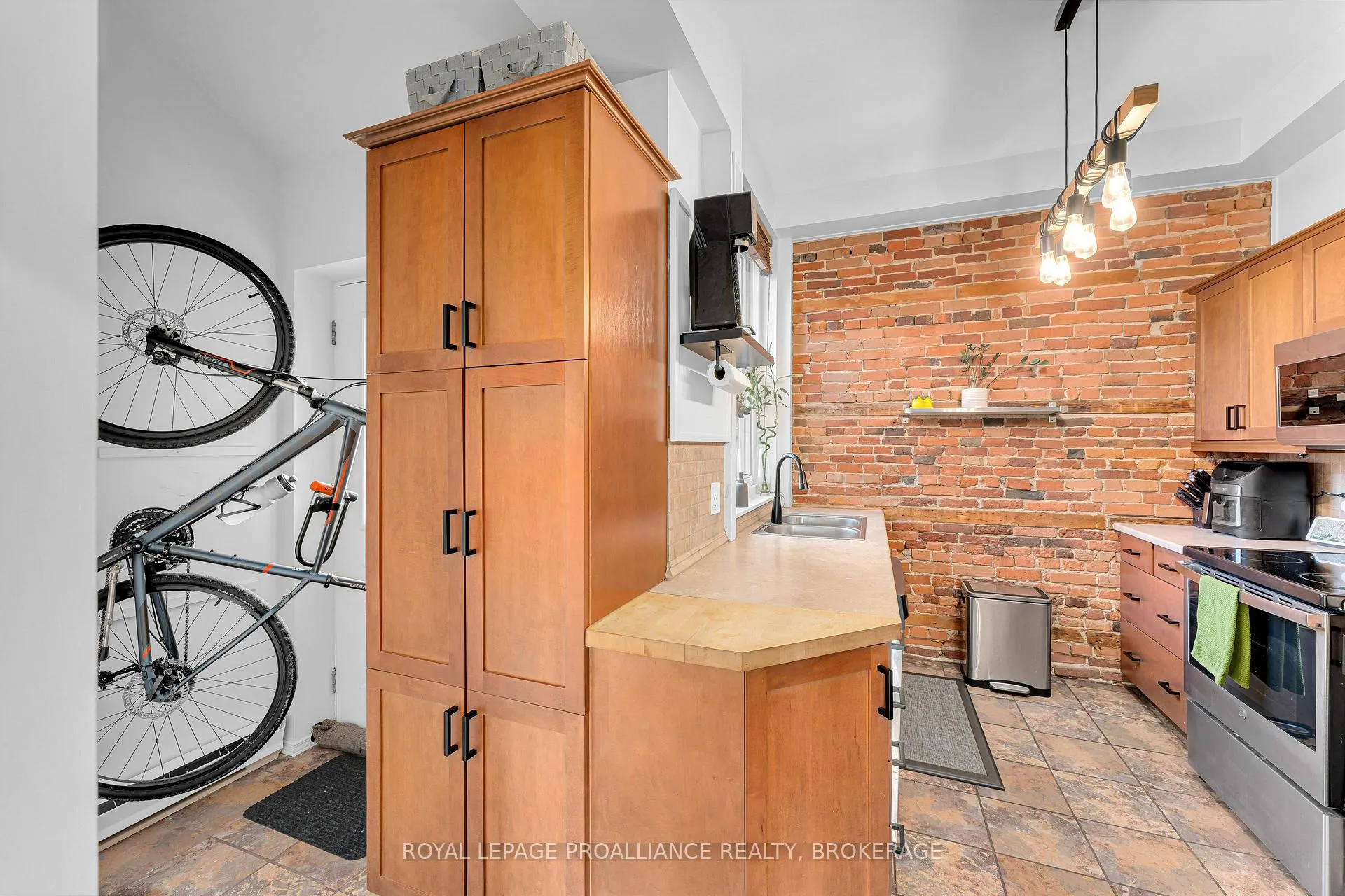 Photo 15 of Unit 2, 41 William Street, Kingston, Central City East — HOMEH