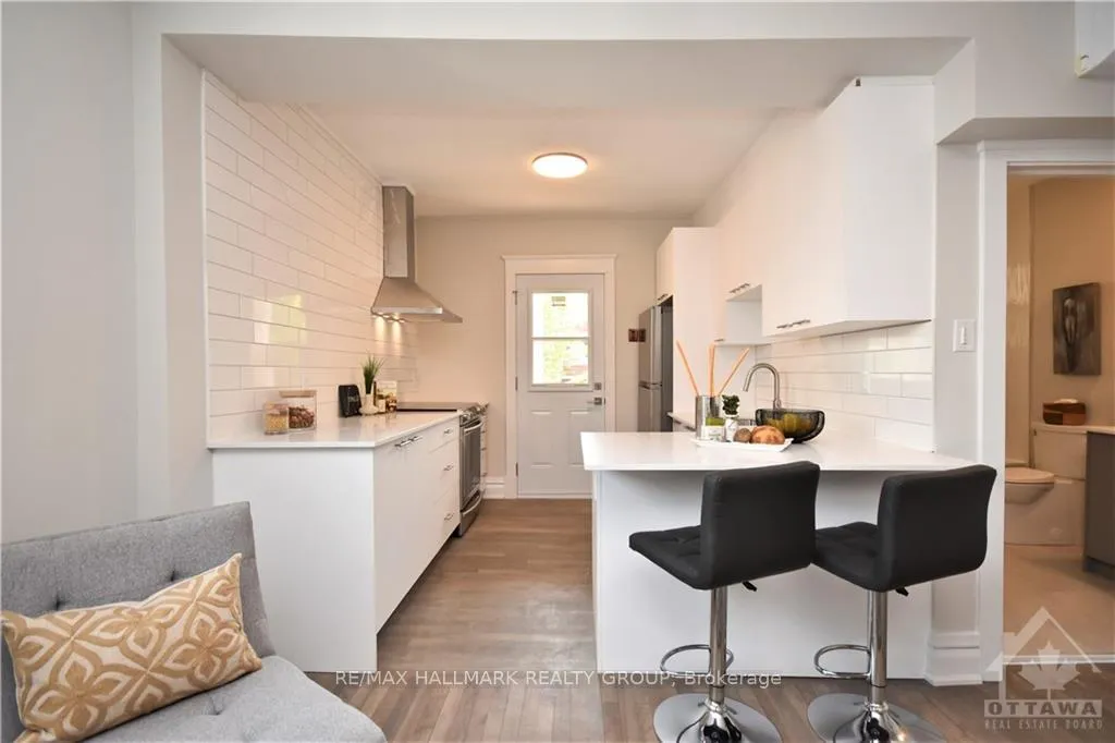 Photo 6 of Unit 3, 375 Mackay Street, Ottawa, Lindenlea — HOMEH