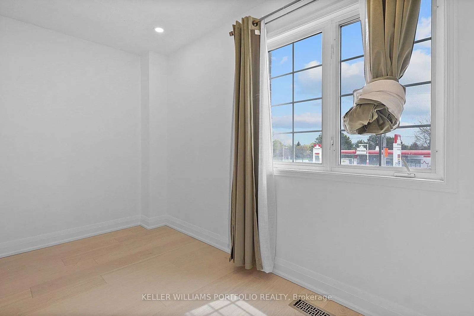 Photo 23 of 9542 Sheppard Avenue E, Scarborough, Rouge — HOMEH