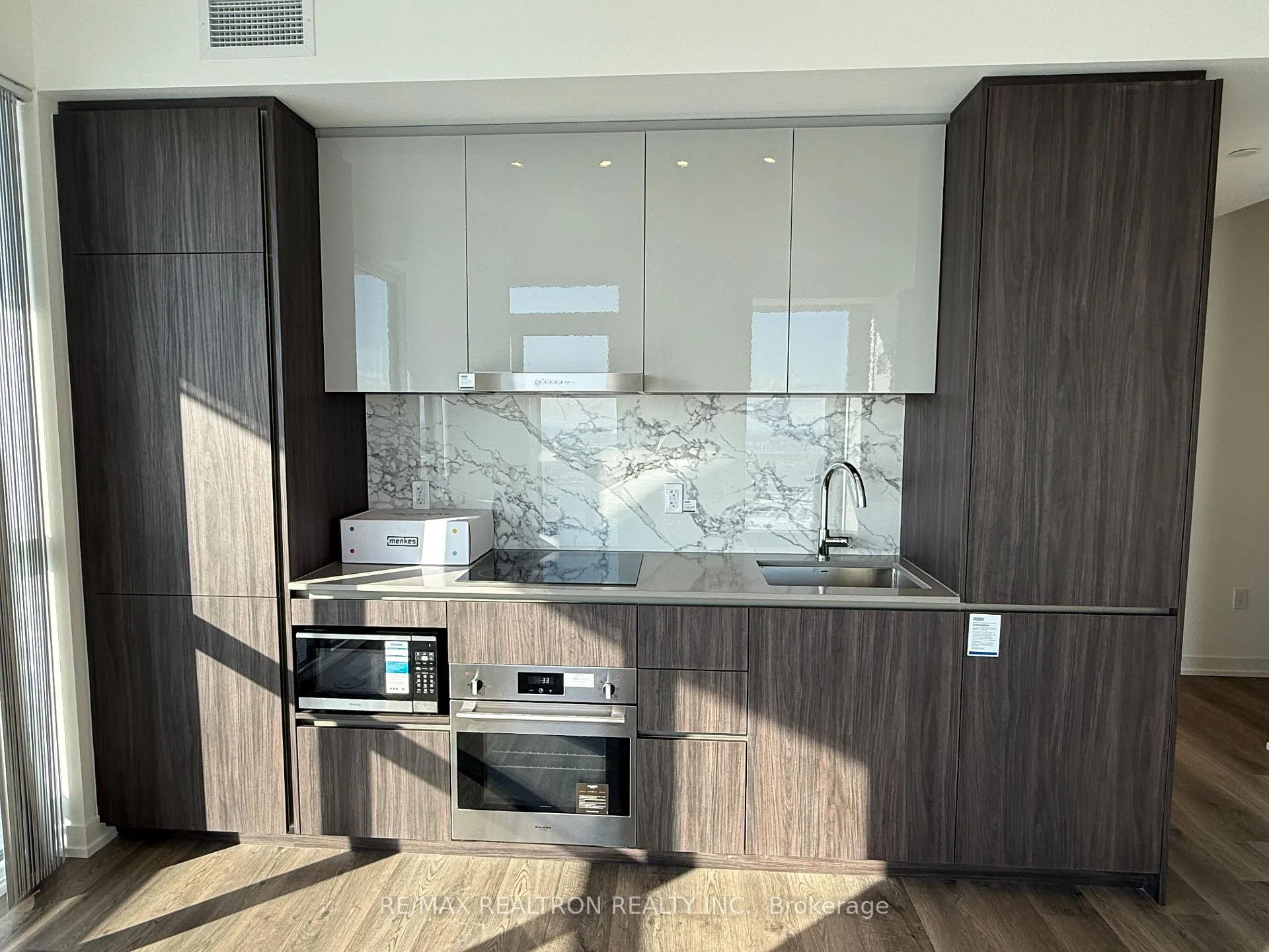 Photo 1 of Unit 5112, 8 Interchange Way, Vaughan, Vaughan Corporate Centre — HOMEH