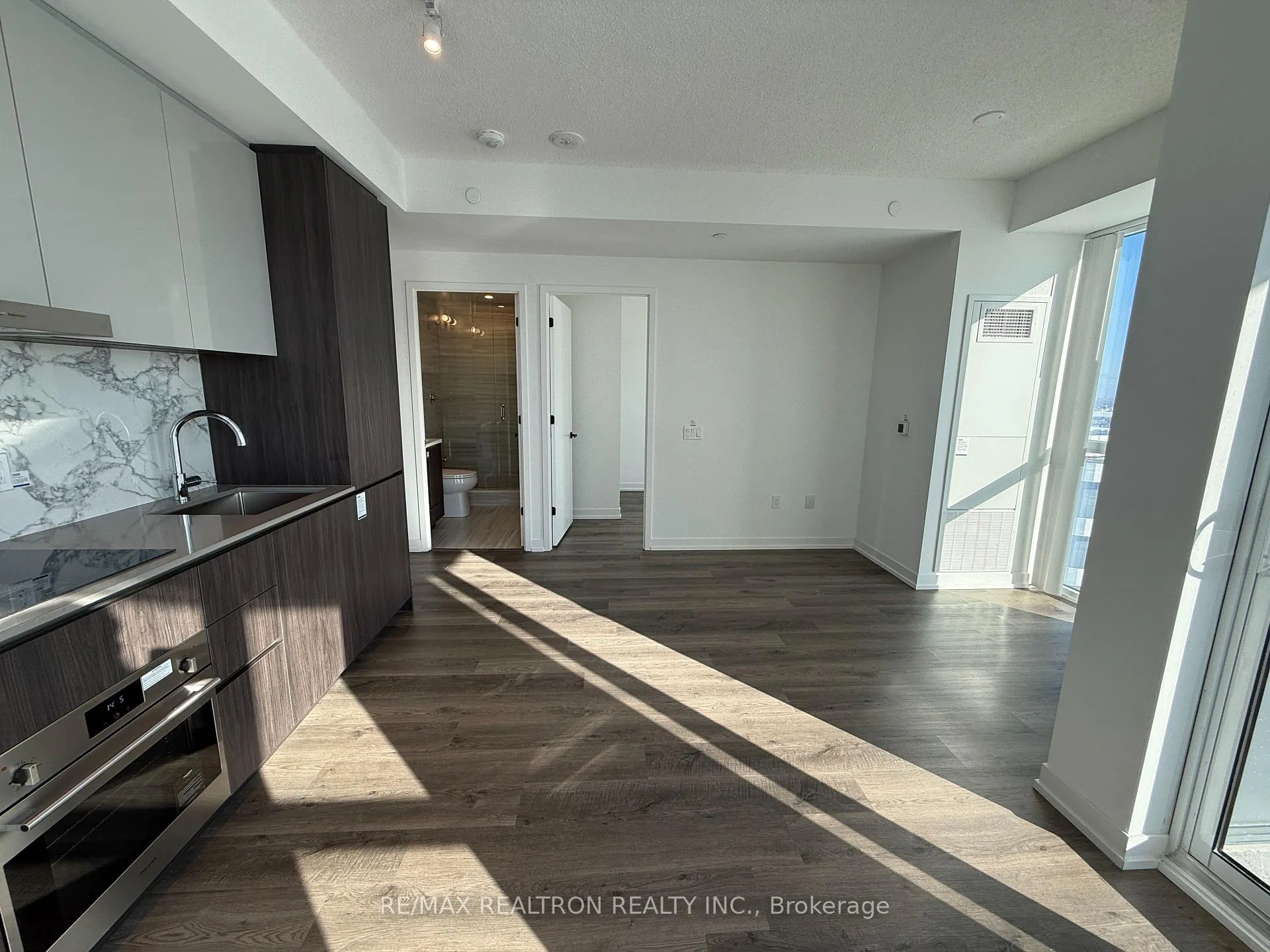 Photo 2 of Unit 5112, 8 Interchange Way, Vaughan, Vaughan Corporate Centre — HOMEH