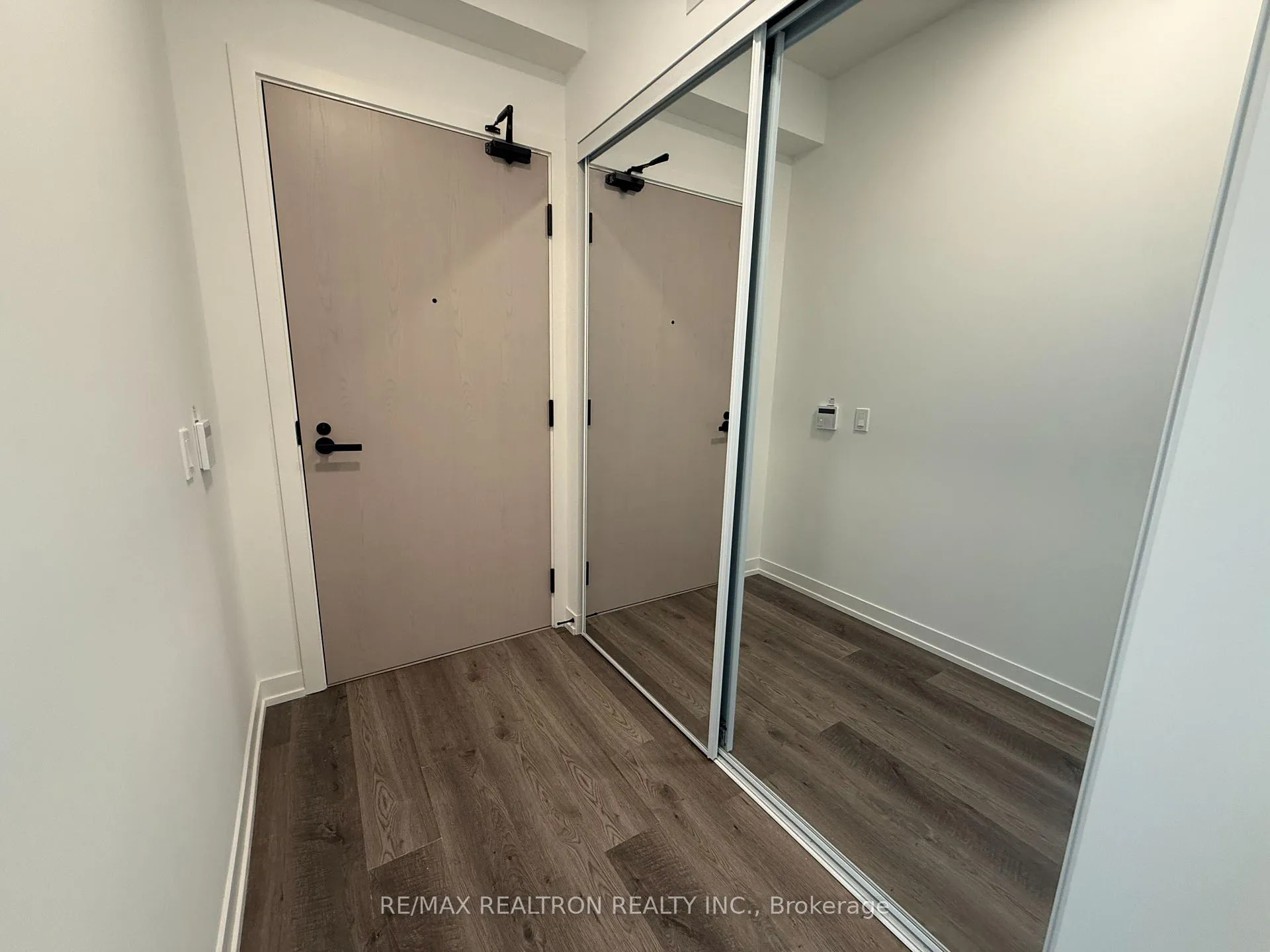 Photo 3 of Unit 5112, 8 Interchange Way, Vaughan, Vaughan Corporate Centre — HOMEH