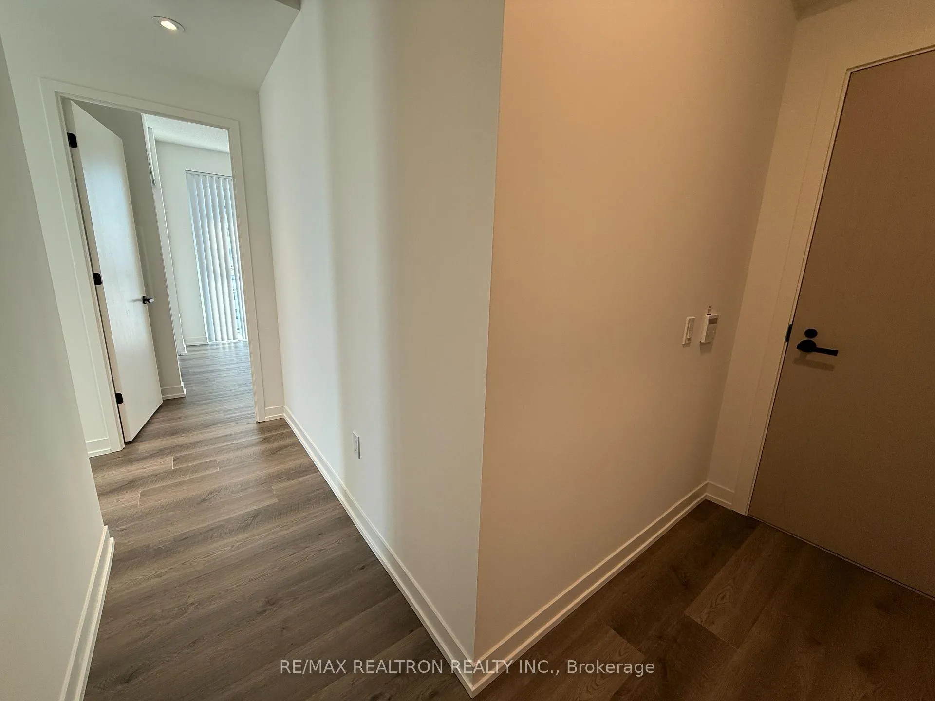 Photo 5 of Unit 5112, 8 Interchange Way, Vaughan, Vaughan Corporate Centre — HOMEH