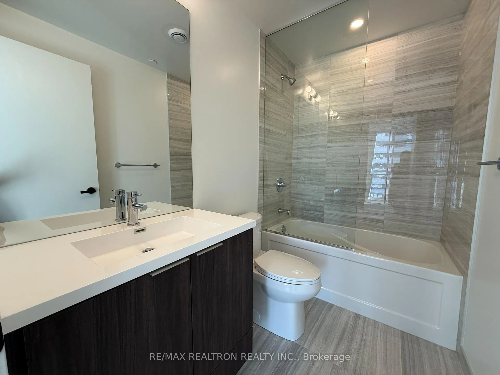 Photo 6 of Unit 5112, 8 Interchange Way, Vaughan, Vaughan Corporate Centre — HOMEH