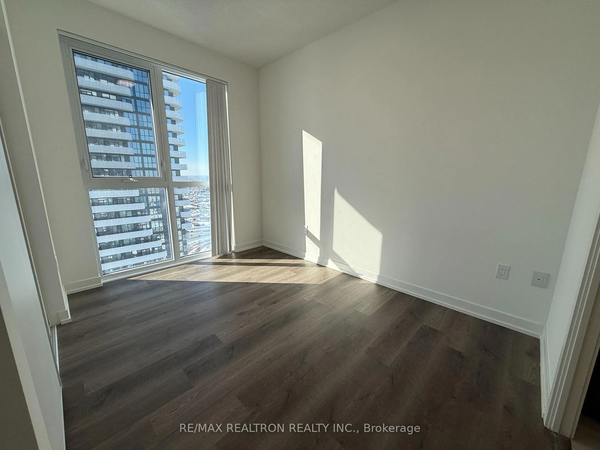 Photo 7 of Unit 5112, 8 Interchange Way, Vaughan, Vaughan Corporate Centre — HOMEH