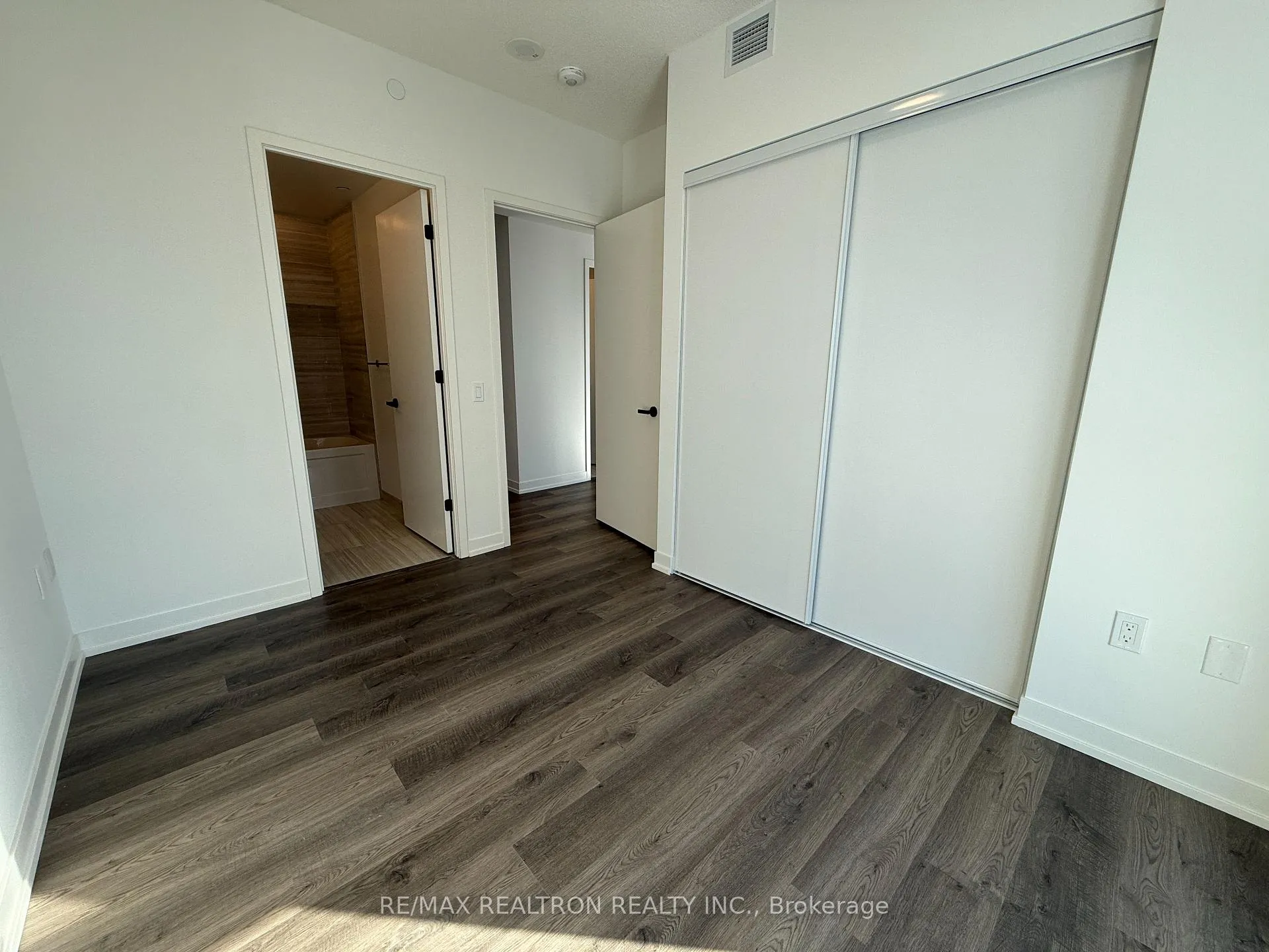 Photo 8 of Unit 5112, 8 Interchange Way, Vaughan, Vaughan Corporate Centre — HOMEH
