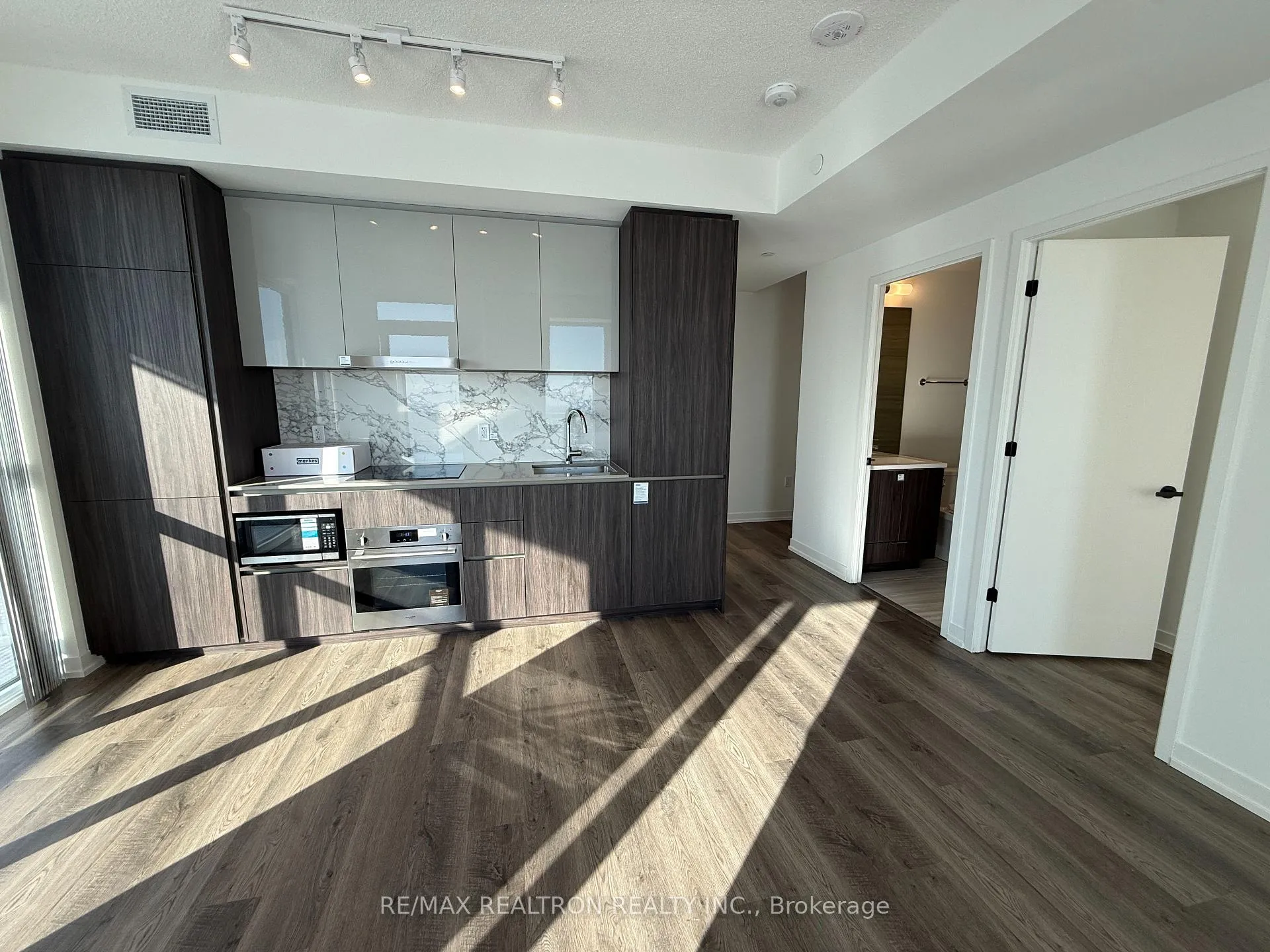Photo 10 of Unit 5112, 8 Interchange Way, Vaughan, Vaughan Corporate Centre — HOMEH