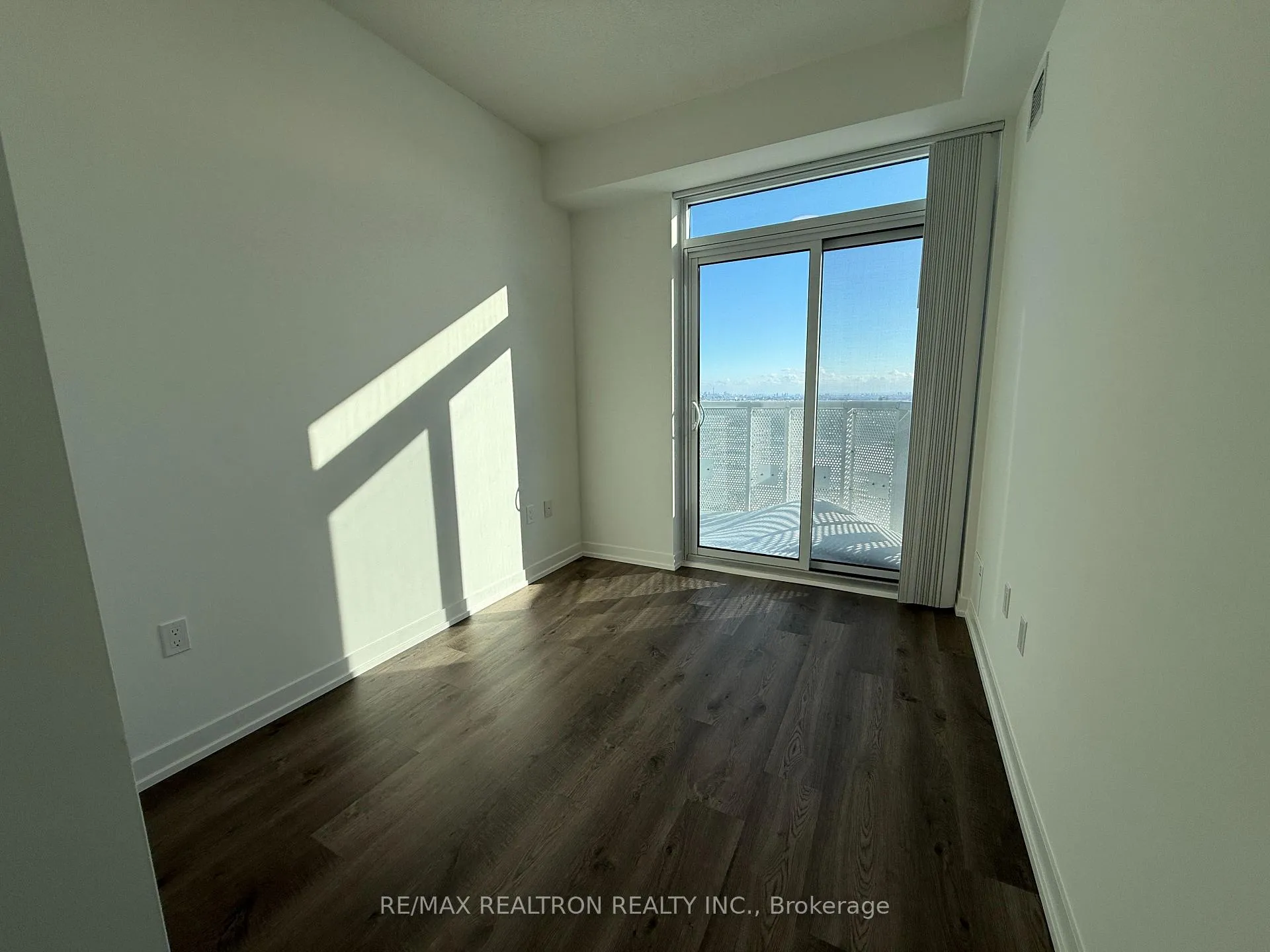 Photo 11 of Unit 5112, 8 Interchange Way, Vaughan, Vaughan Corporate Centre — HOMEH