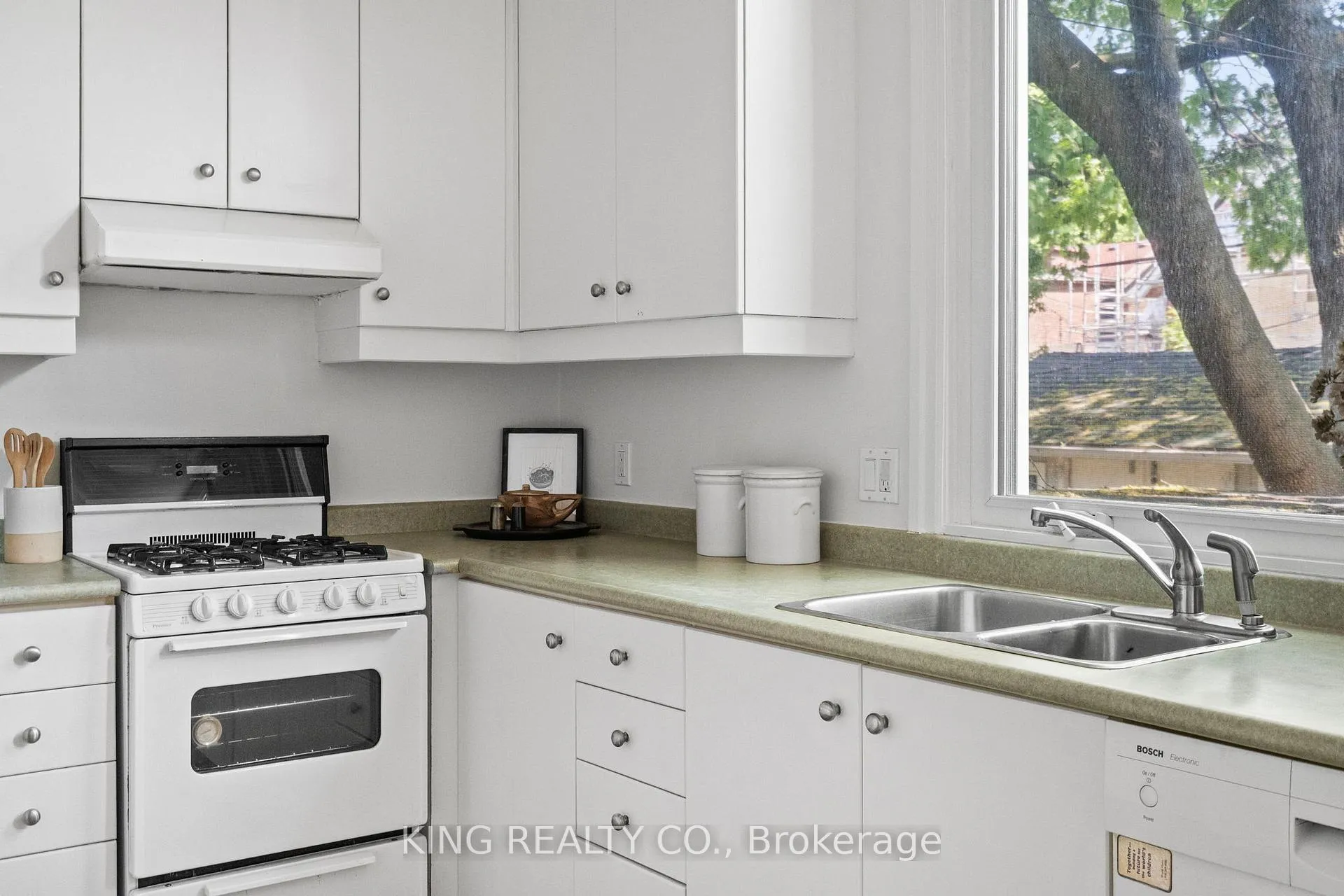 Photo 8 of 83 Olive Avenue, Toronto, The Annex — HOMEH