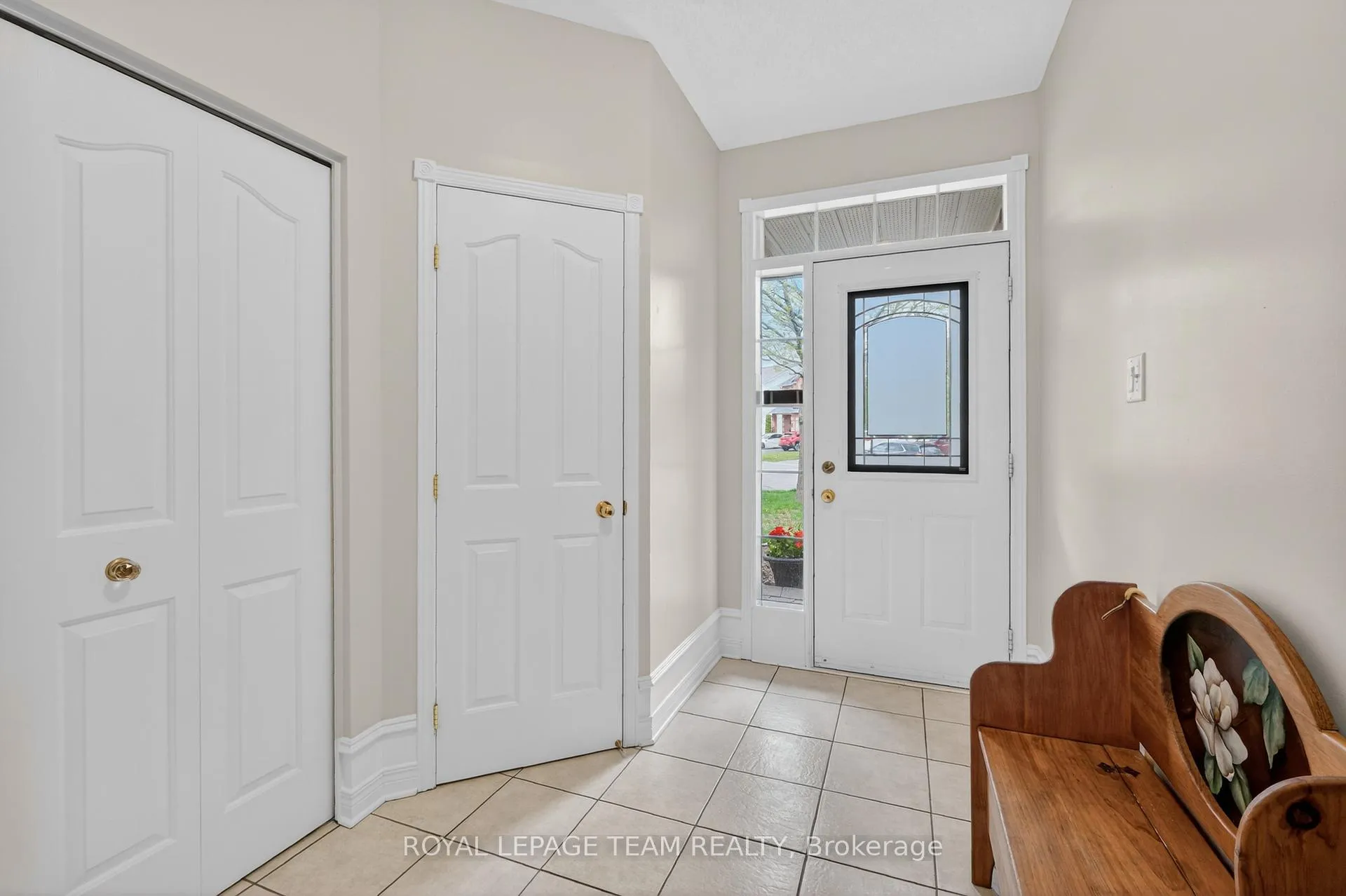Photo 4 of 23 Chantilly Gate, Ottawa, Stittsville (North) — HOMEH