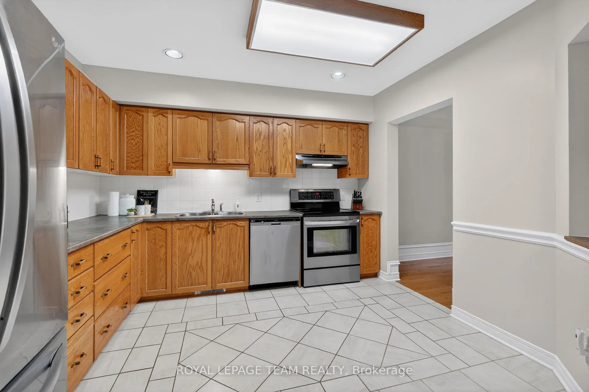Photo 15 of 23 Chantilly Gate, Ottawa, Stittsville (North) — HOMEH