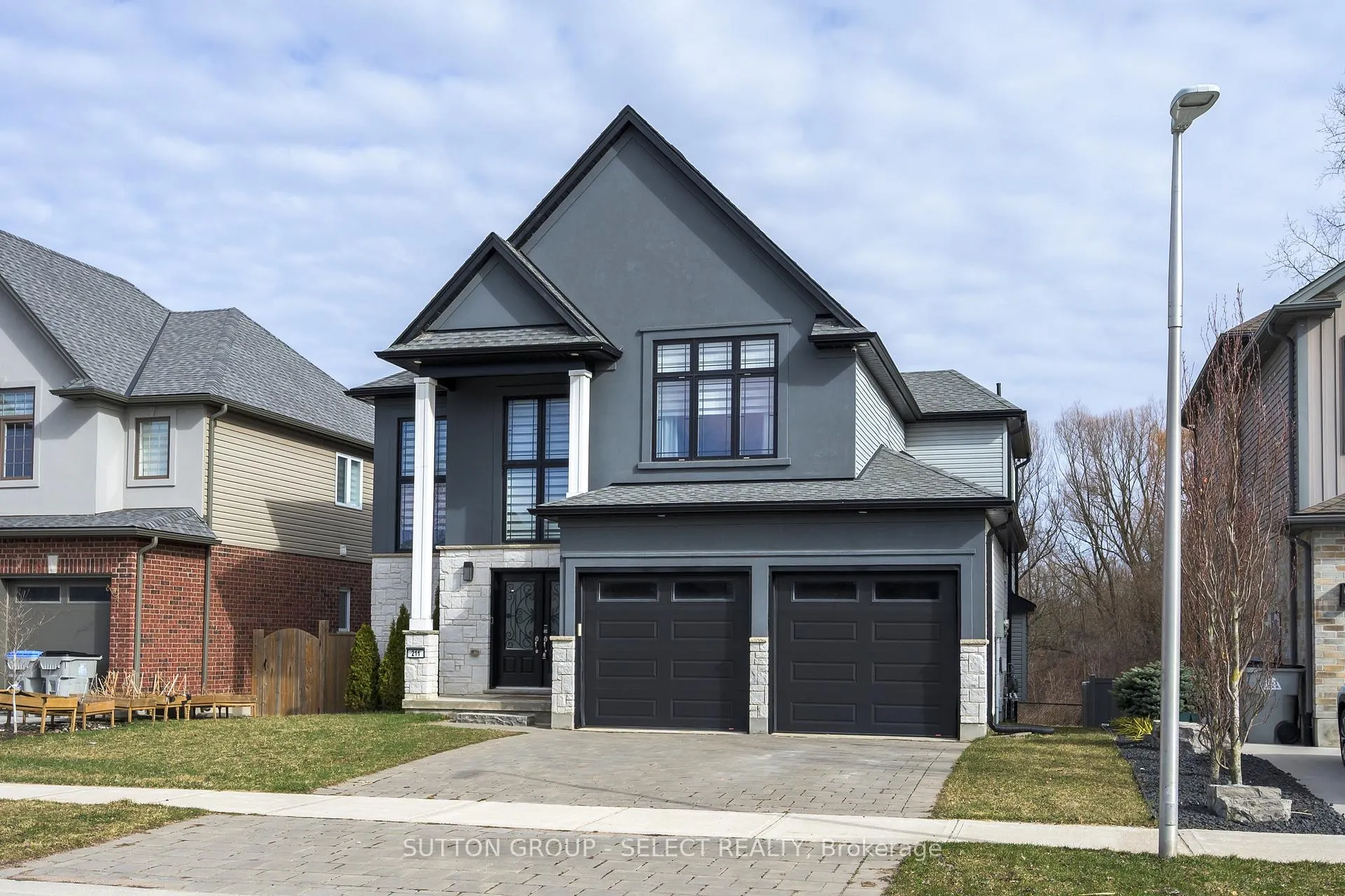 Photo 3 of 211 Union Avenue, Middlesex Centre, Komoka — HOMEH