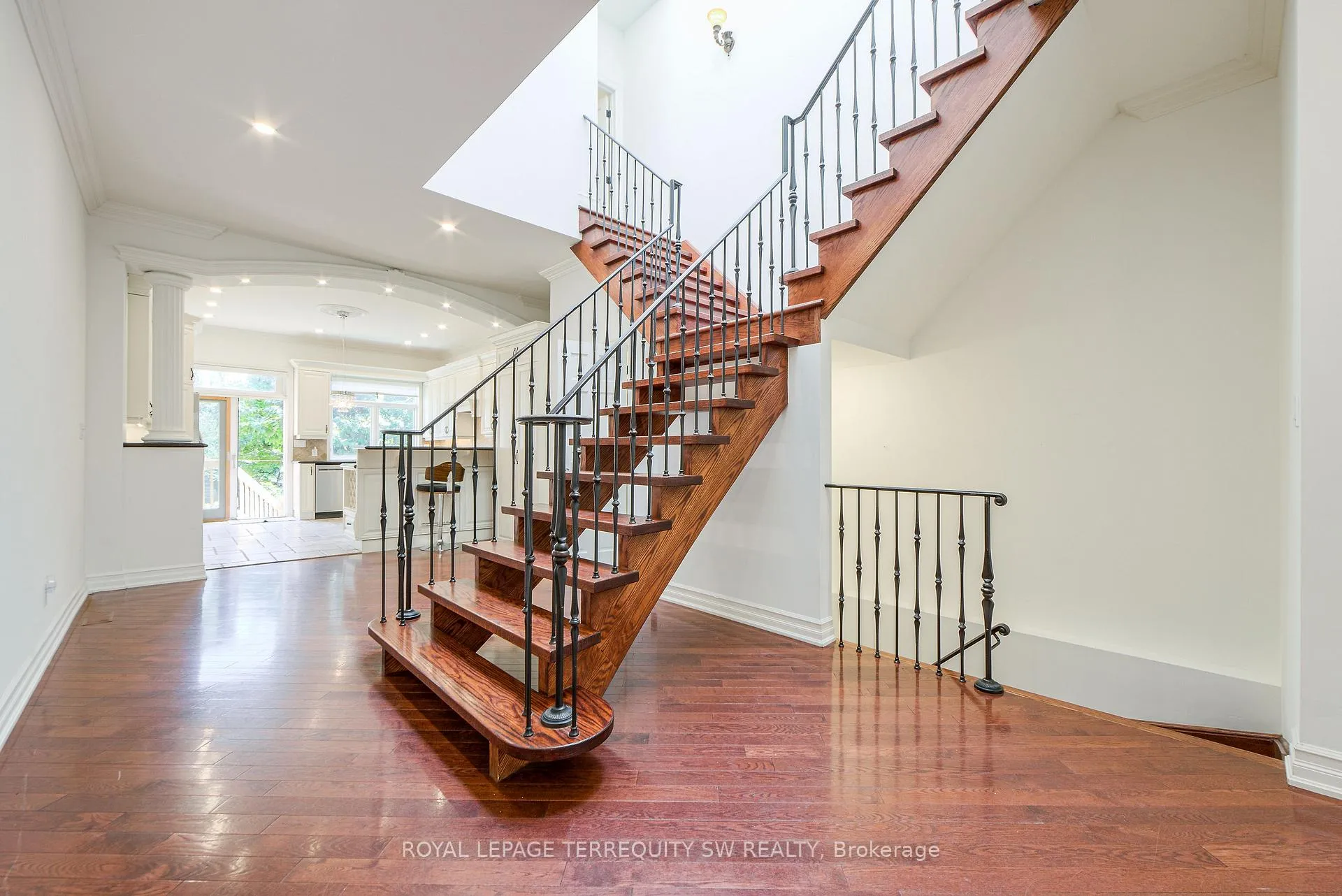 Photo 3 of 329 Lippincott Street, Toronto, University — HOMEH