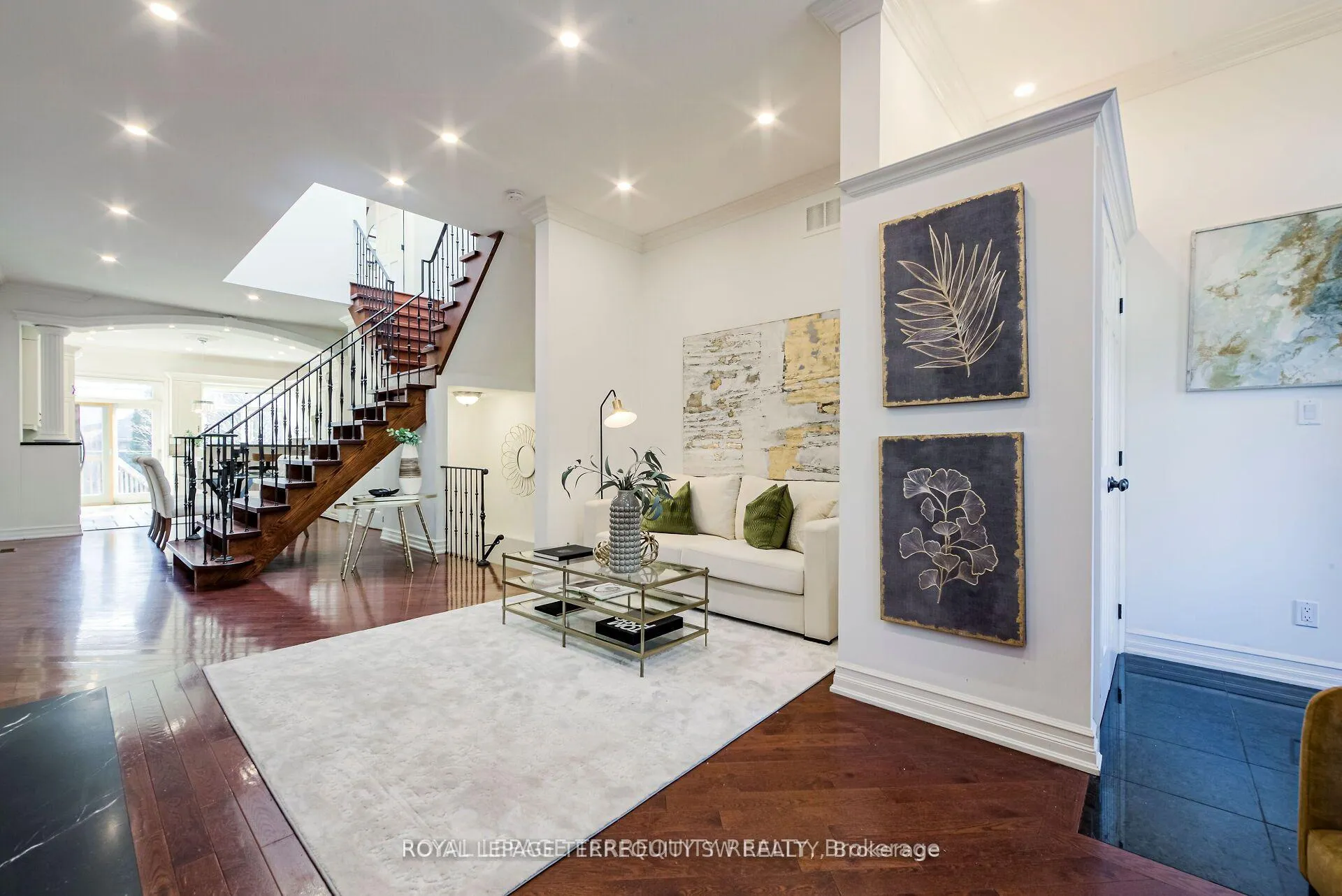 Photo 4 of 329 Lippincott Street, Toronto, University — HOMEH