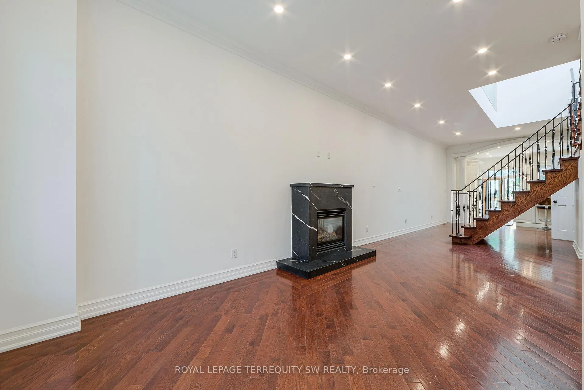 Photo 6 of 329 Lippincott Street, Toronto, University — HOMEH