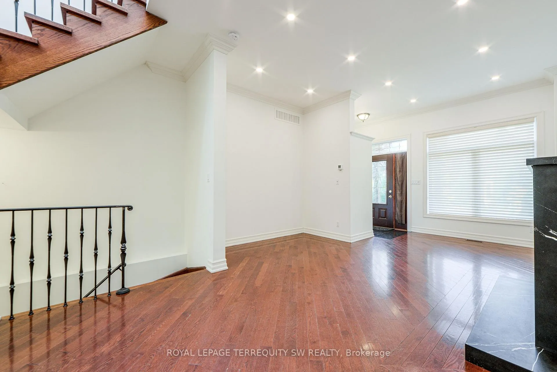 Photo 8 of 329 Lippincott Street, Toronto, University — HOMEH