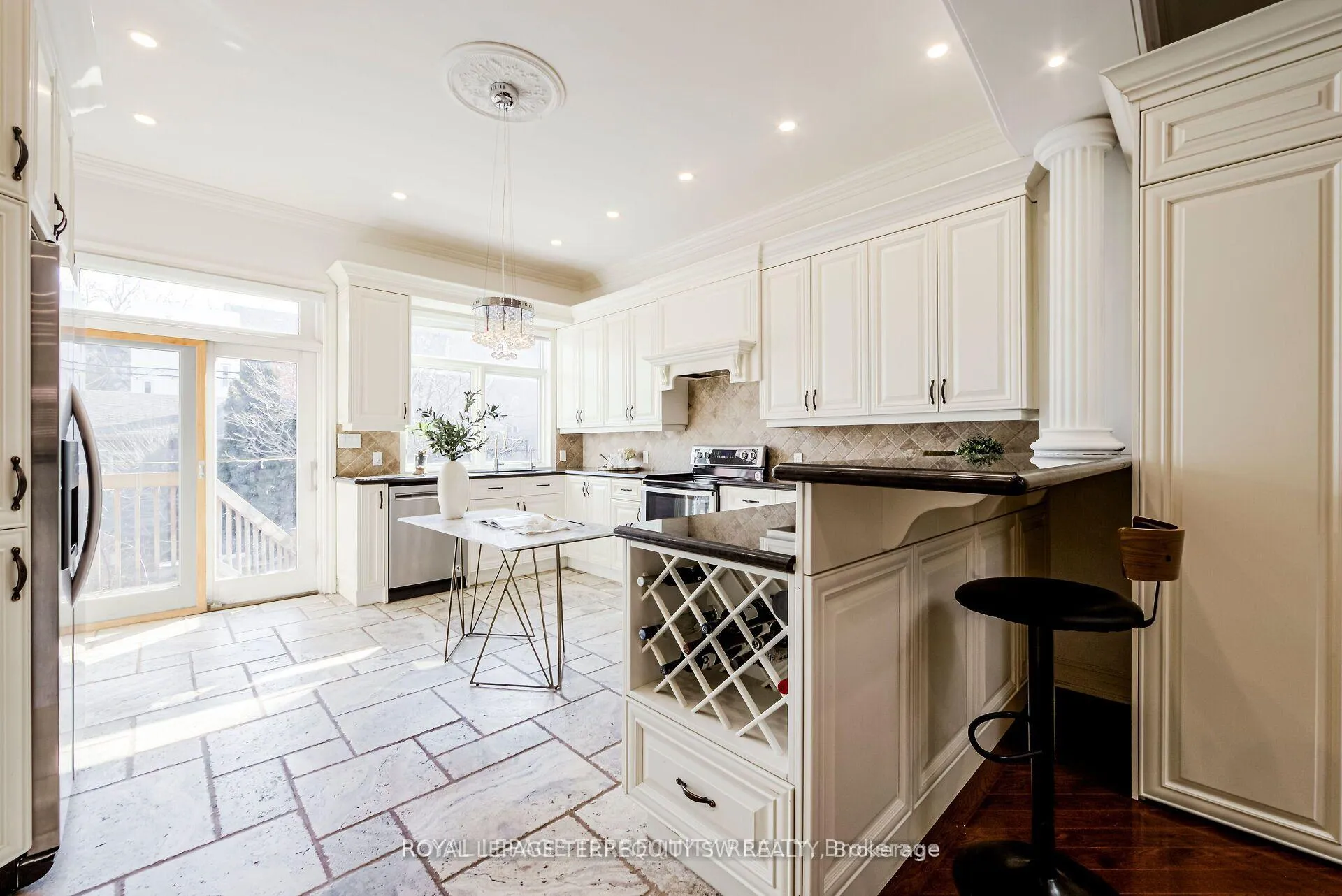 Photo 9 of 329 Lippincott Street, Toronto, University — HOMEH