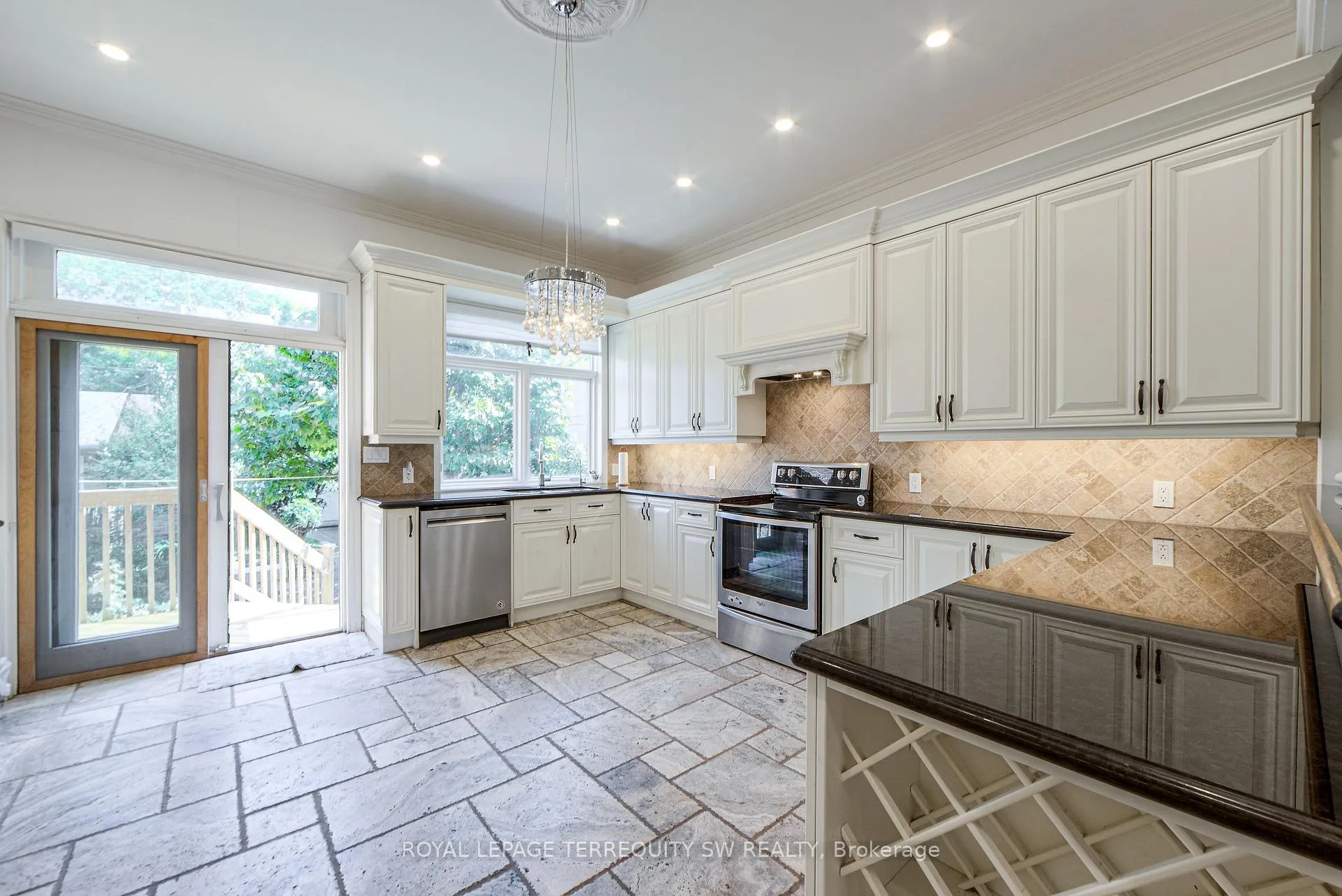 Photo 11 of 329 Lippincott Street, Toronto, University — HOMEH