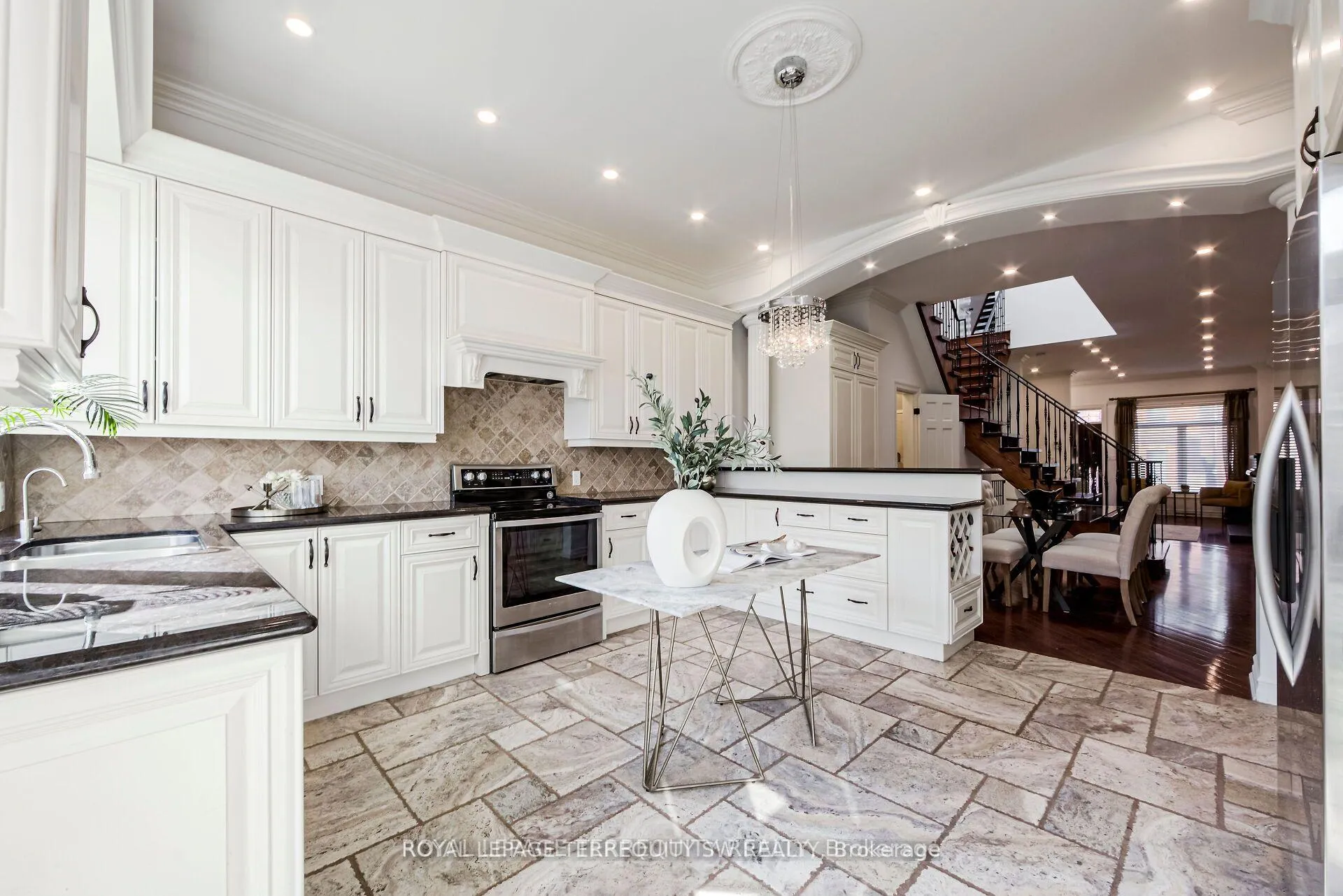 Photo 12 of 329 Lippincott Street, Toronto, University — HOMEH