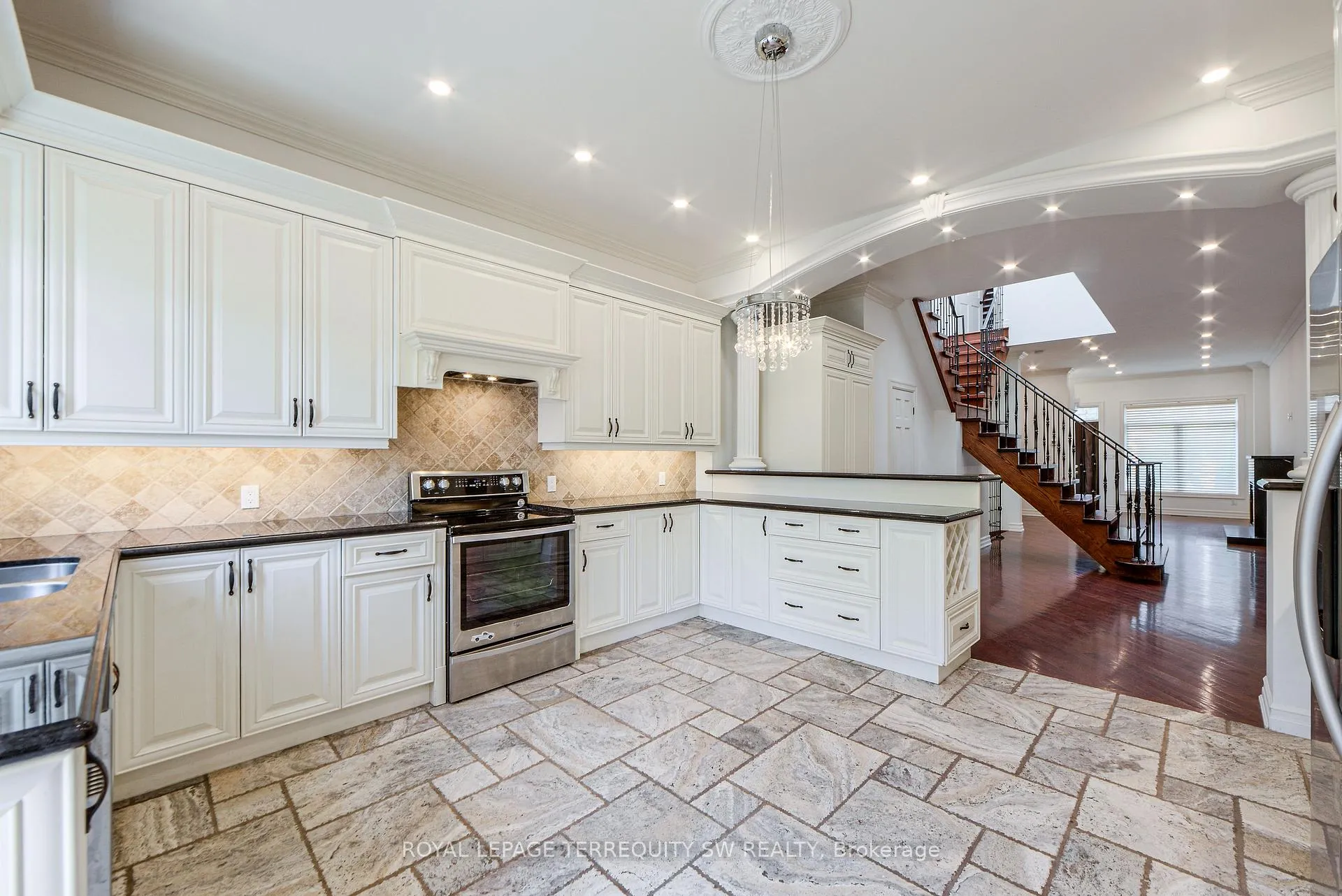 Photo 13 of 329 Lippincott Street, Toronto, University — HOMEH