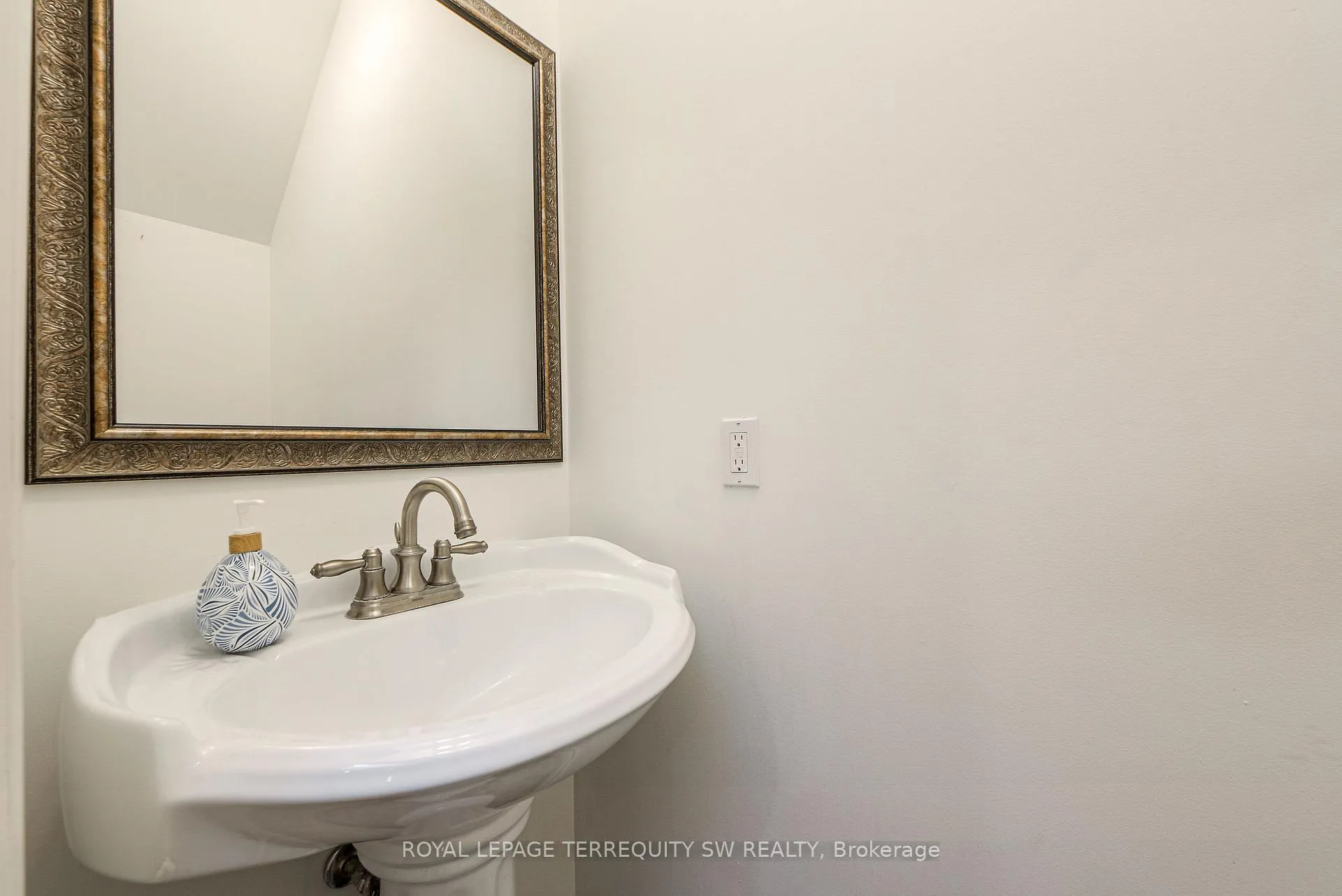 Photo 15 of 329 Lippincott Street, Toronto, University — HOMEH