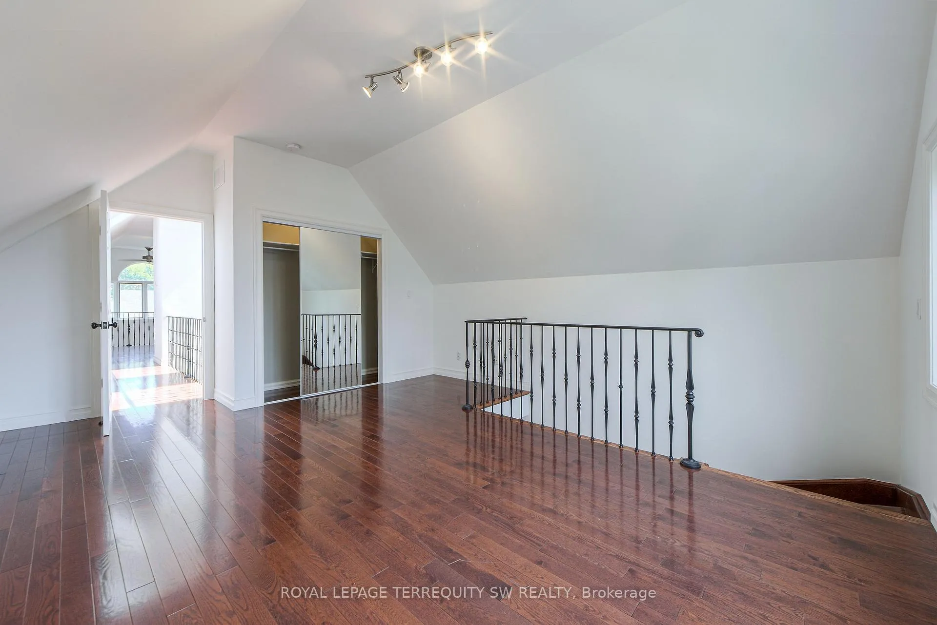 Photo 21 of 329 Lippincott Street, Toronto, University — HOMEH
