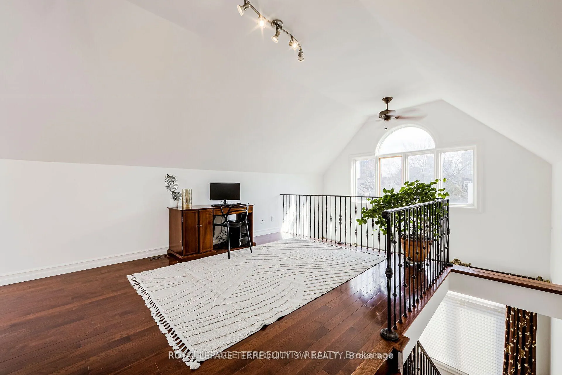 Photo 26 of 329 Lippincott Street, Toronto, University — HOMEH