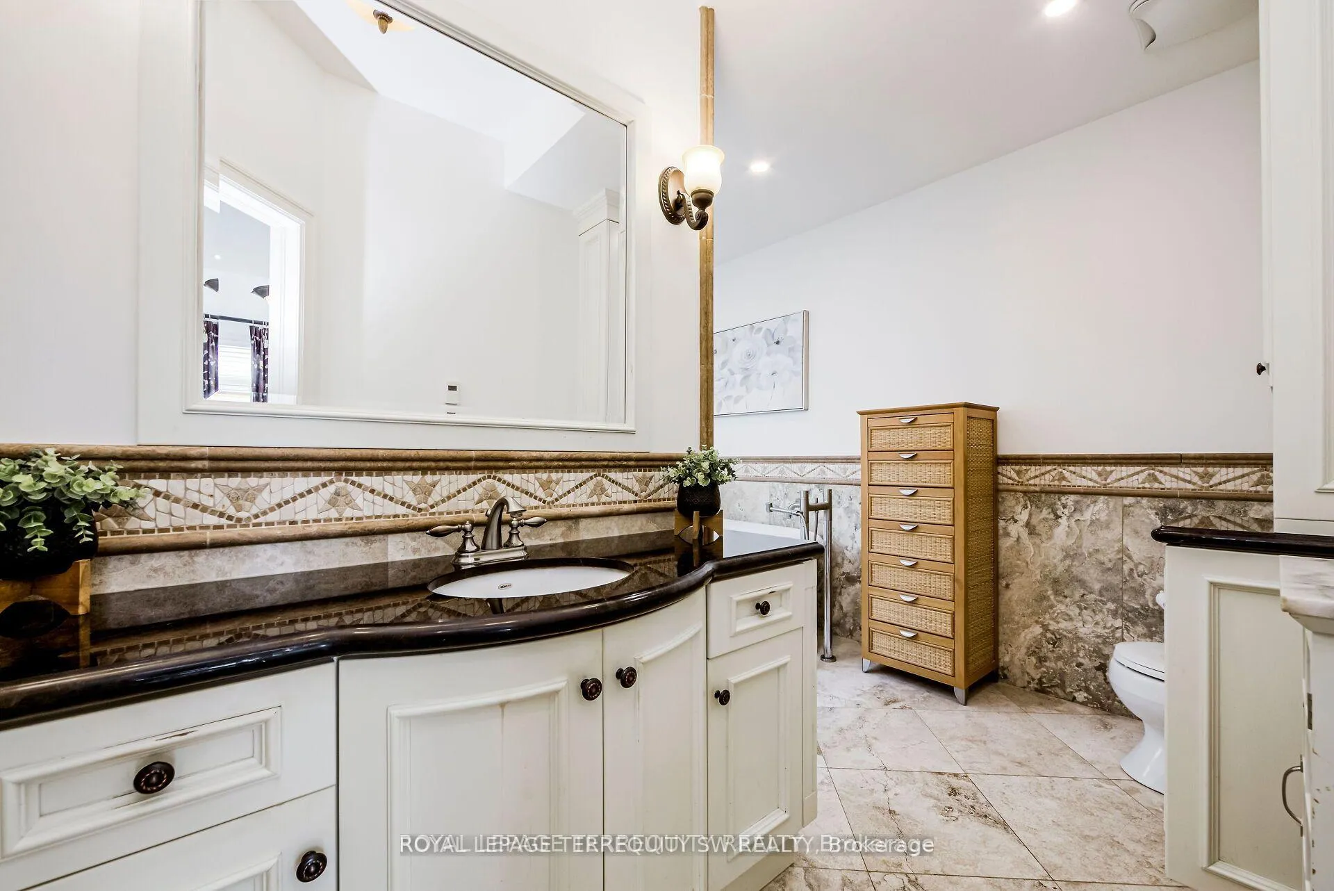 Photo 29 of 329 Lippincott Street, Toronto, University — HOMEH