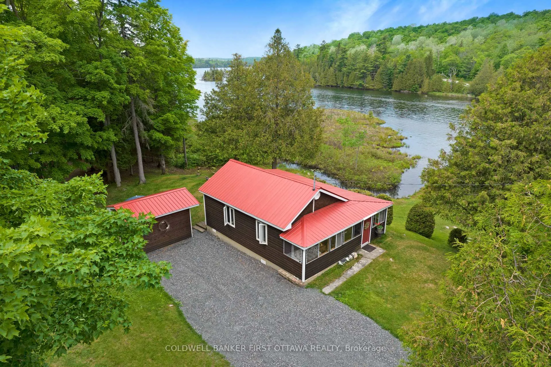 Photo 2 of 1025 Arcol Road, Frontenac, Frontenac North — HOMEH