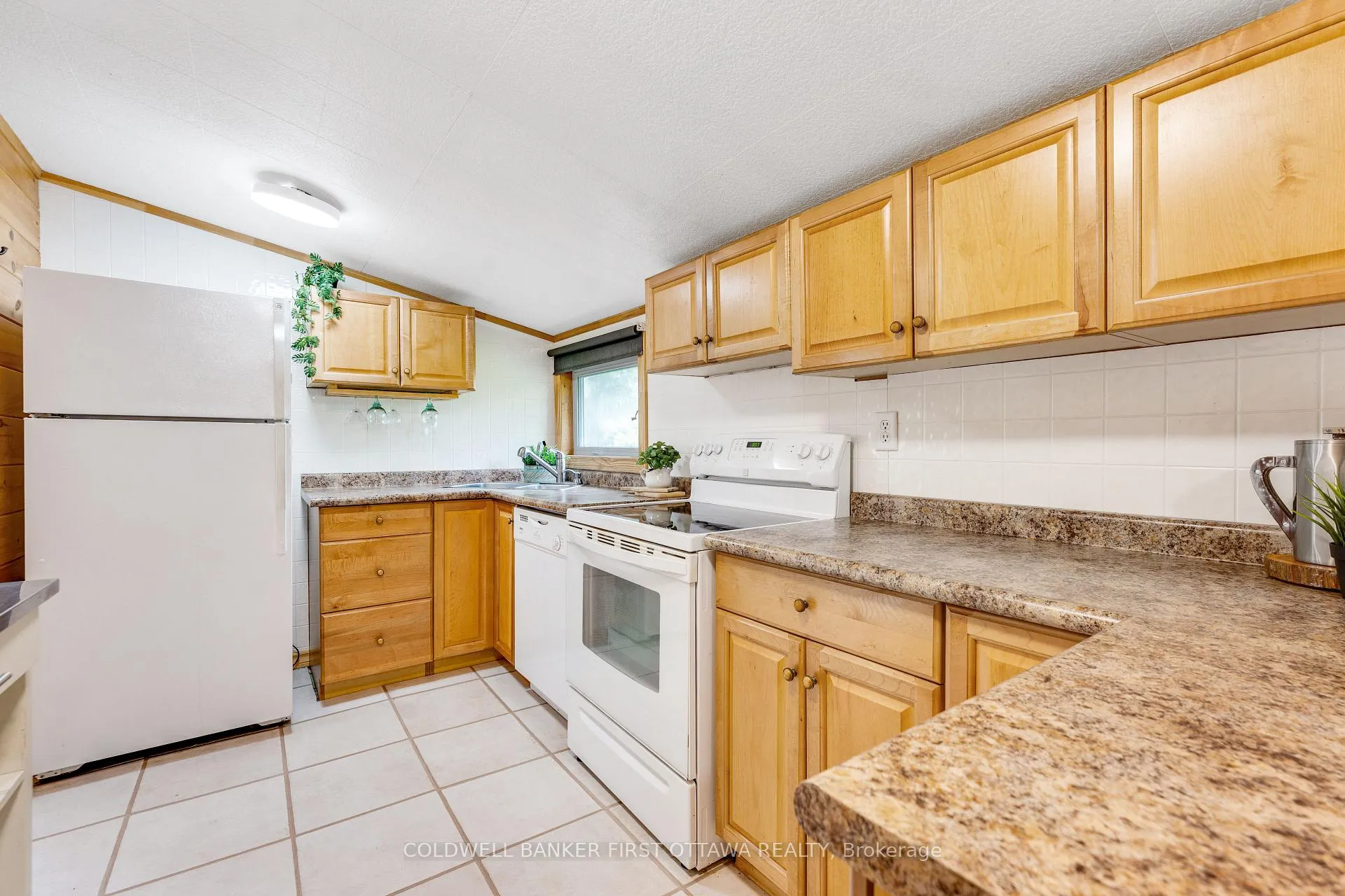 Photo 10 of 1025 Arcol Road, Frontenac, Frontenac North — HOMEH