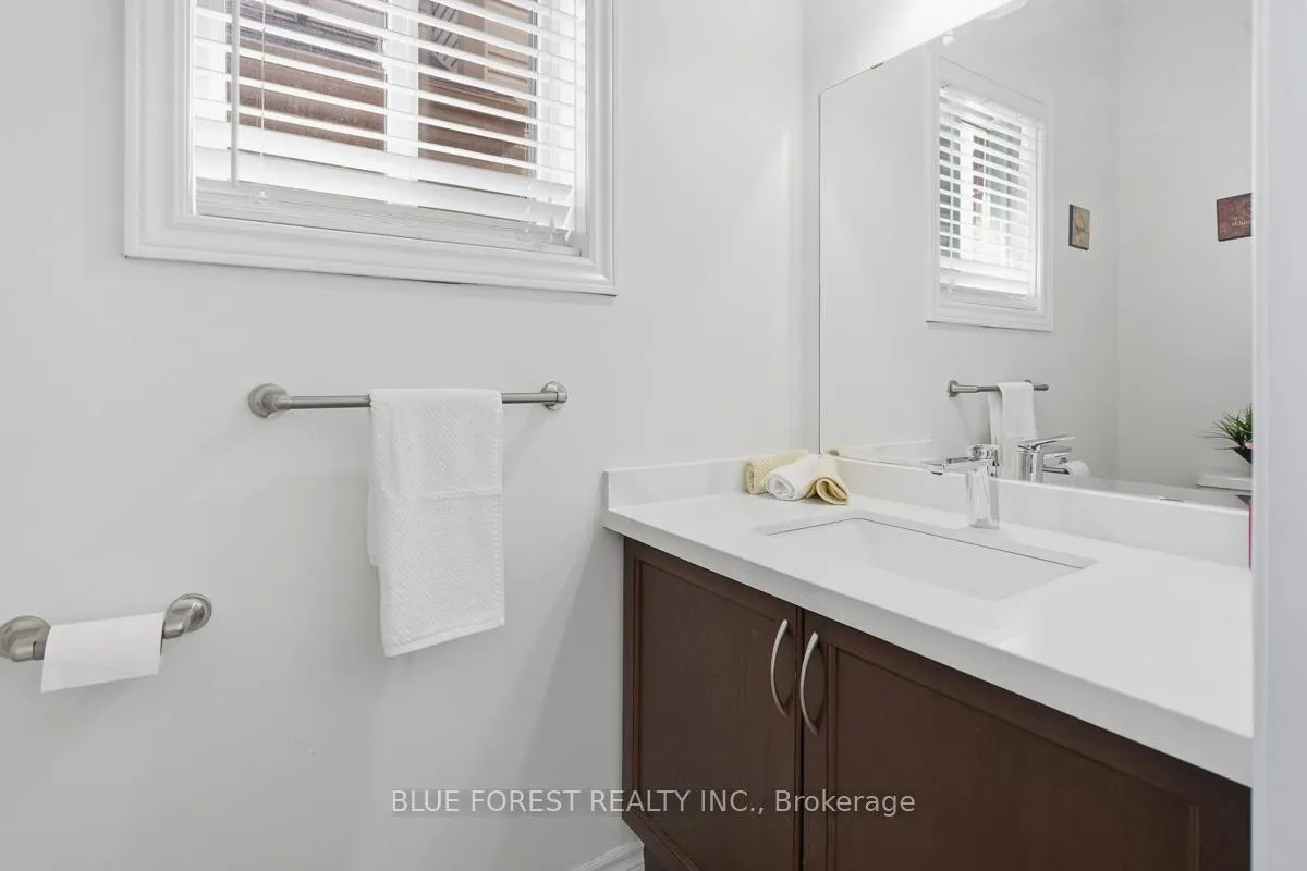 Photo 5 of 1408 Devos Drive, London, North C — HOMEH