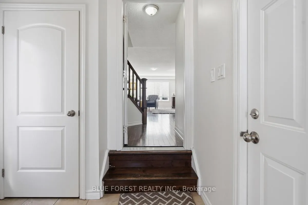 Photo 6 of 1408 Devos Drive, London, North C — HOMEH