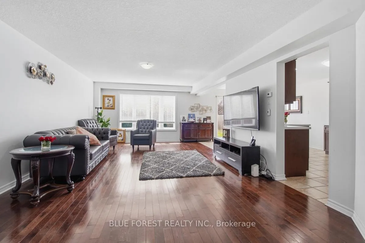 Photo 8 of 1408 Devos Drive, London, North C — HOMEH