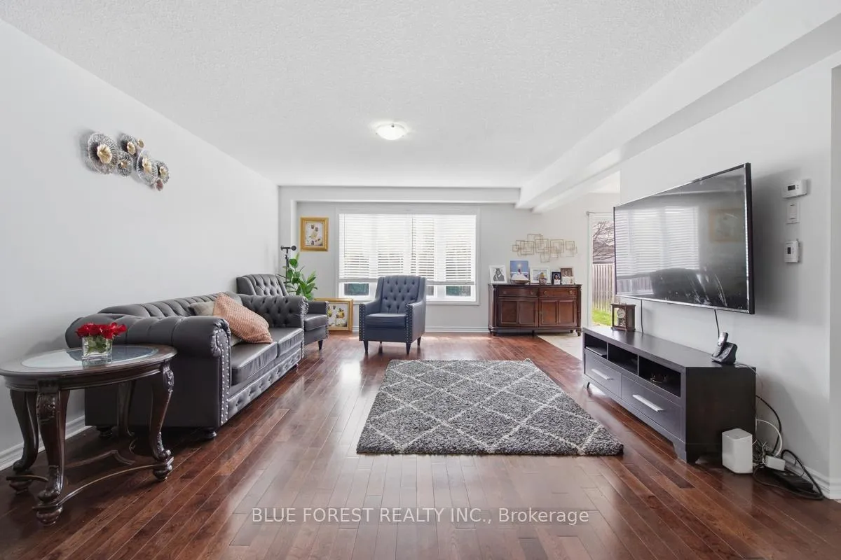 Photo 9 of 1408 Devos Drive, London, North C — HOMEH