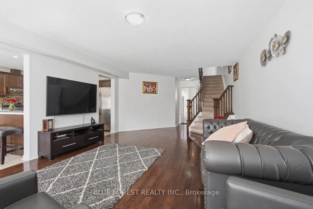 Photo 10 of 1408 Devos Drive, London, North C — HOMEH
