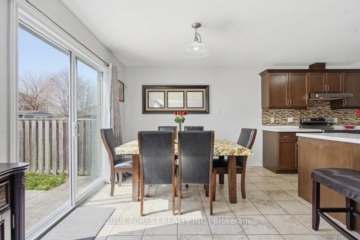 Photo 12 of 1408 Devos Drive, London, North C — HOMEH