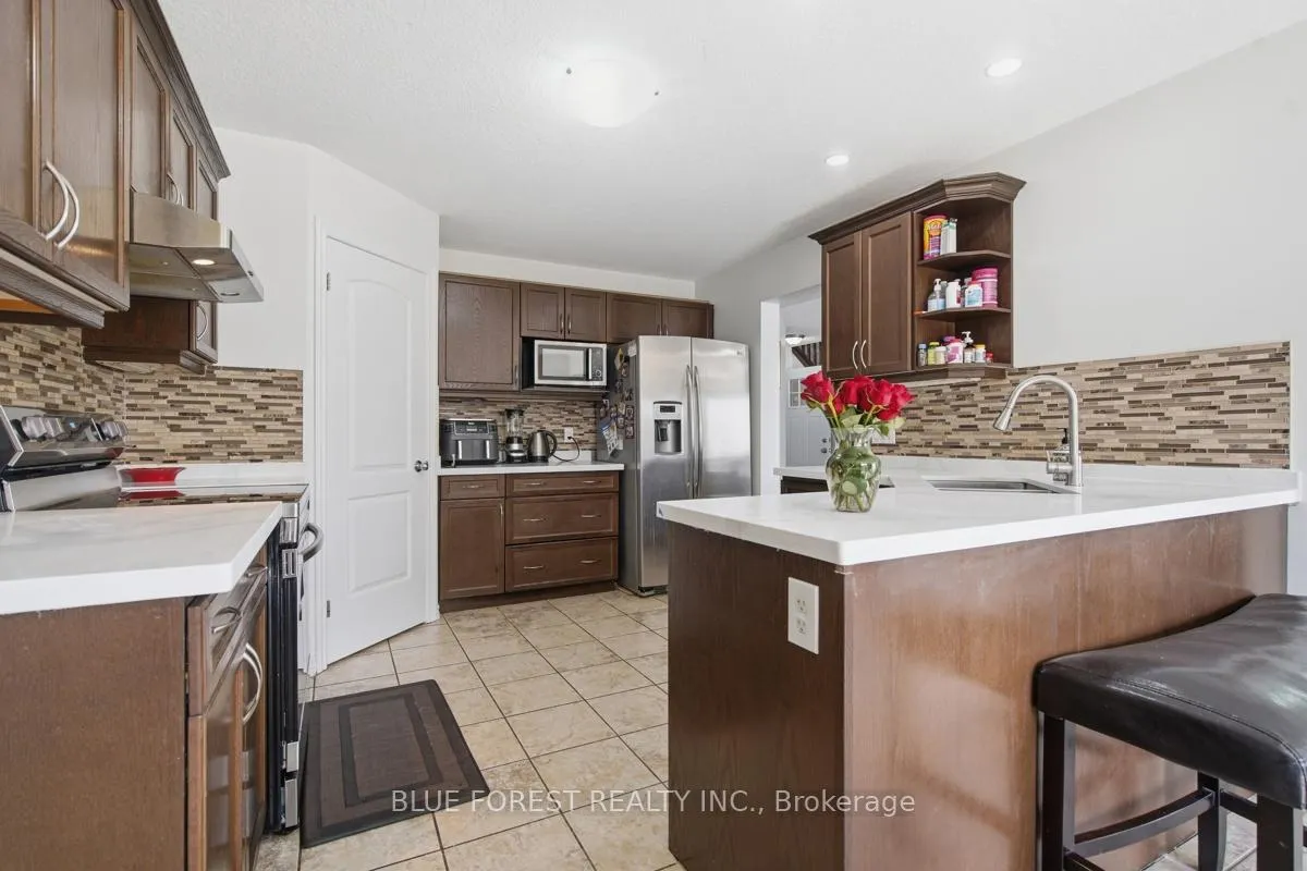Photo 14 of 1408 Devos Drive, London, North C — HOMEH