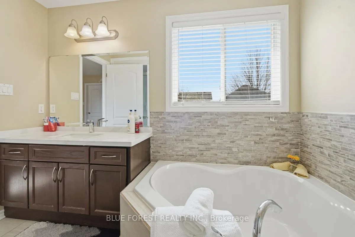 Photo 21 of 1408 Devos Drive, London, North C — HOMEH