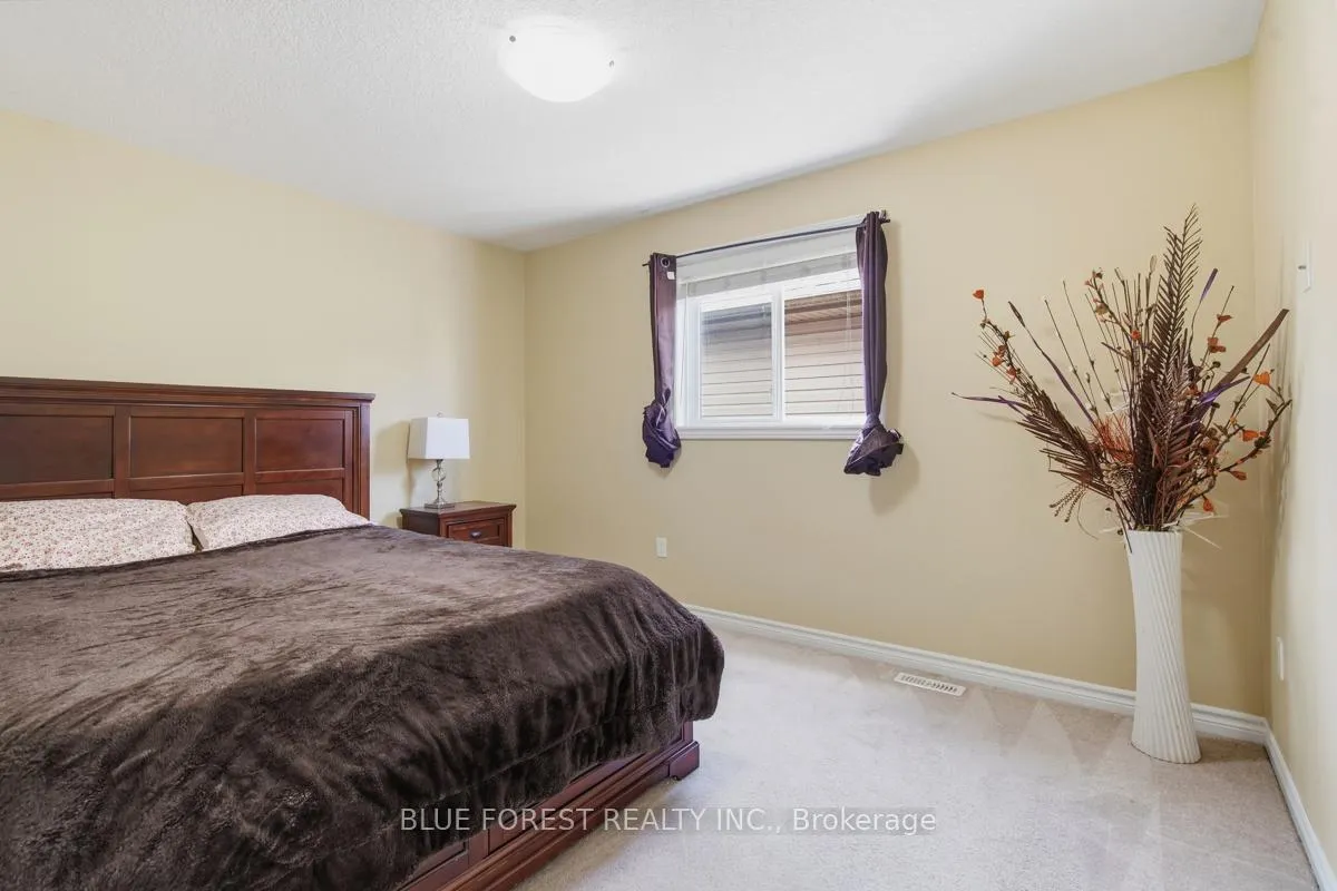 Photo 24 of 1408 Devos Drive, London, North C — HOMEH
