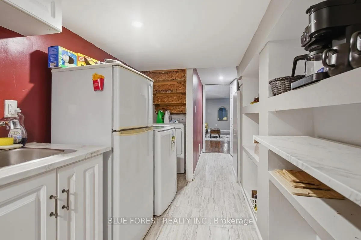 Photo 35 of 1408 Devos Drive, London, North C — HOMEH